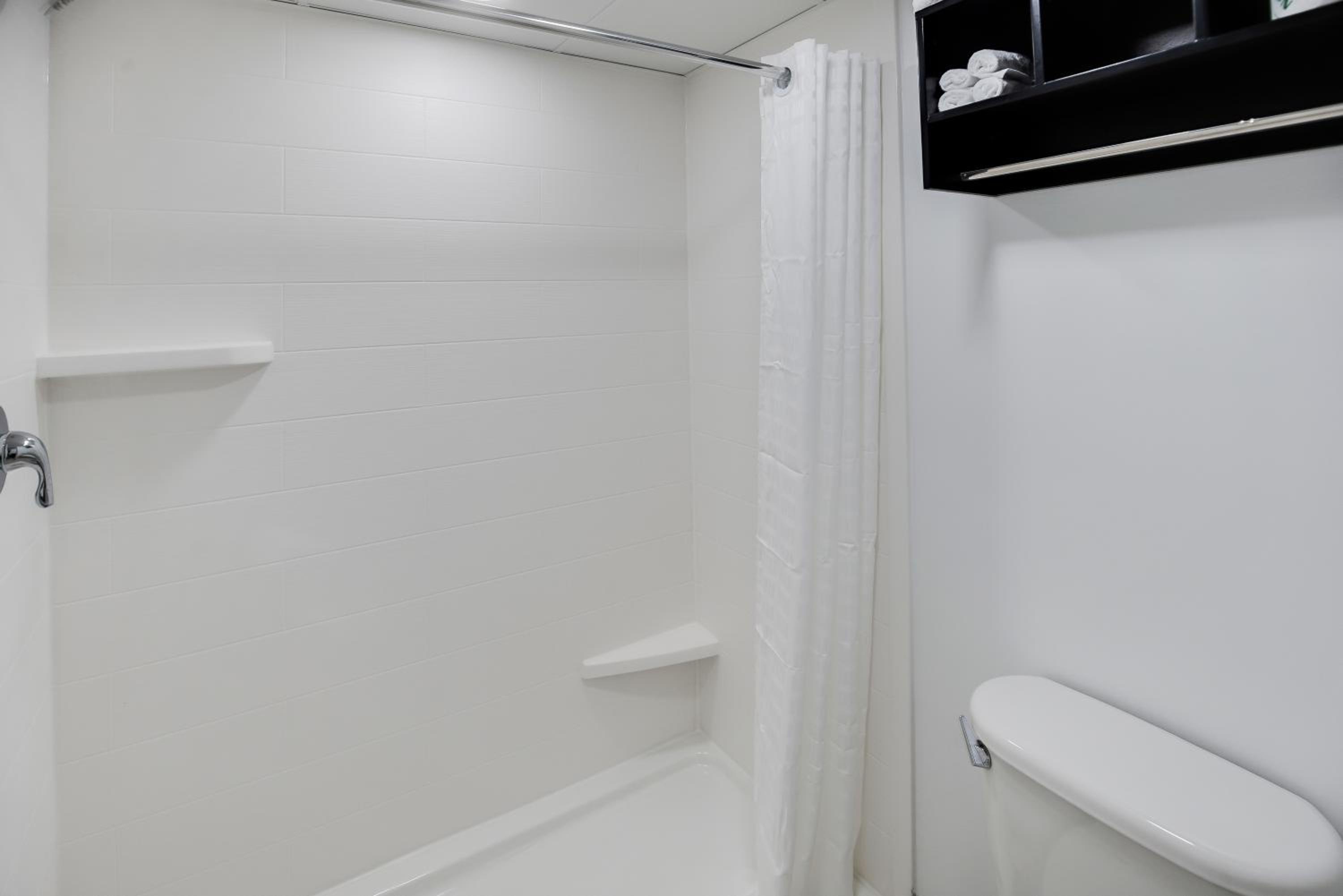  King Room, nonsmoking, with ocean view, side view - Photo 2