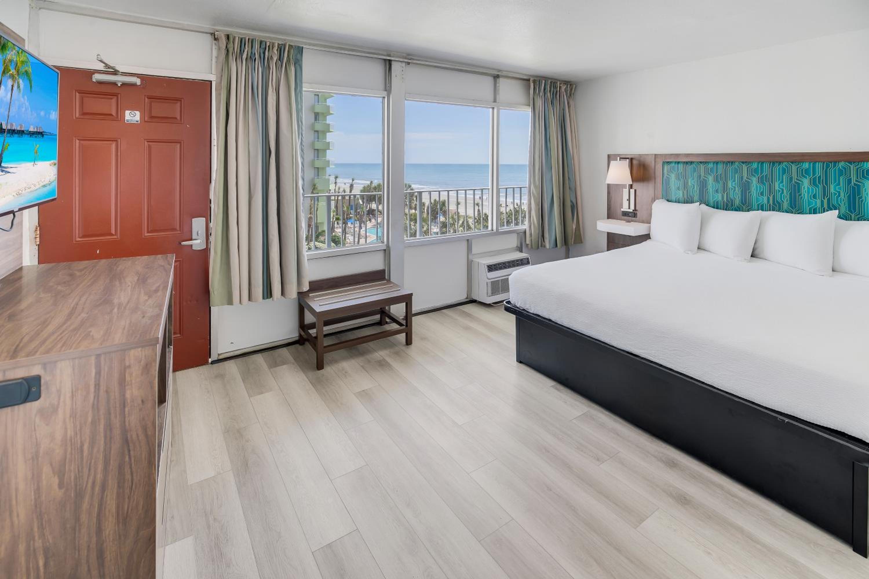 Two-Room Suite, two king beds, nonsmoking,kitchen, 1 room has a ocean view, side view, the second room has the kitchen with no view photo 2