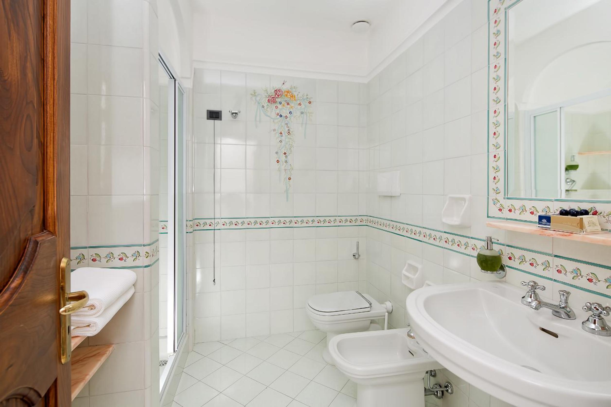 Mediterranean Triple Room with Balcony and Sea View - Photo 2
