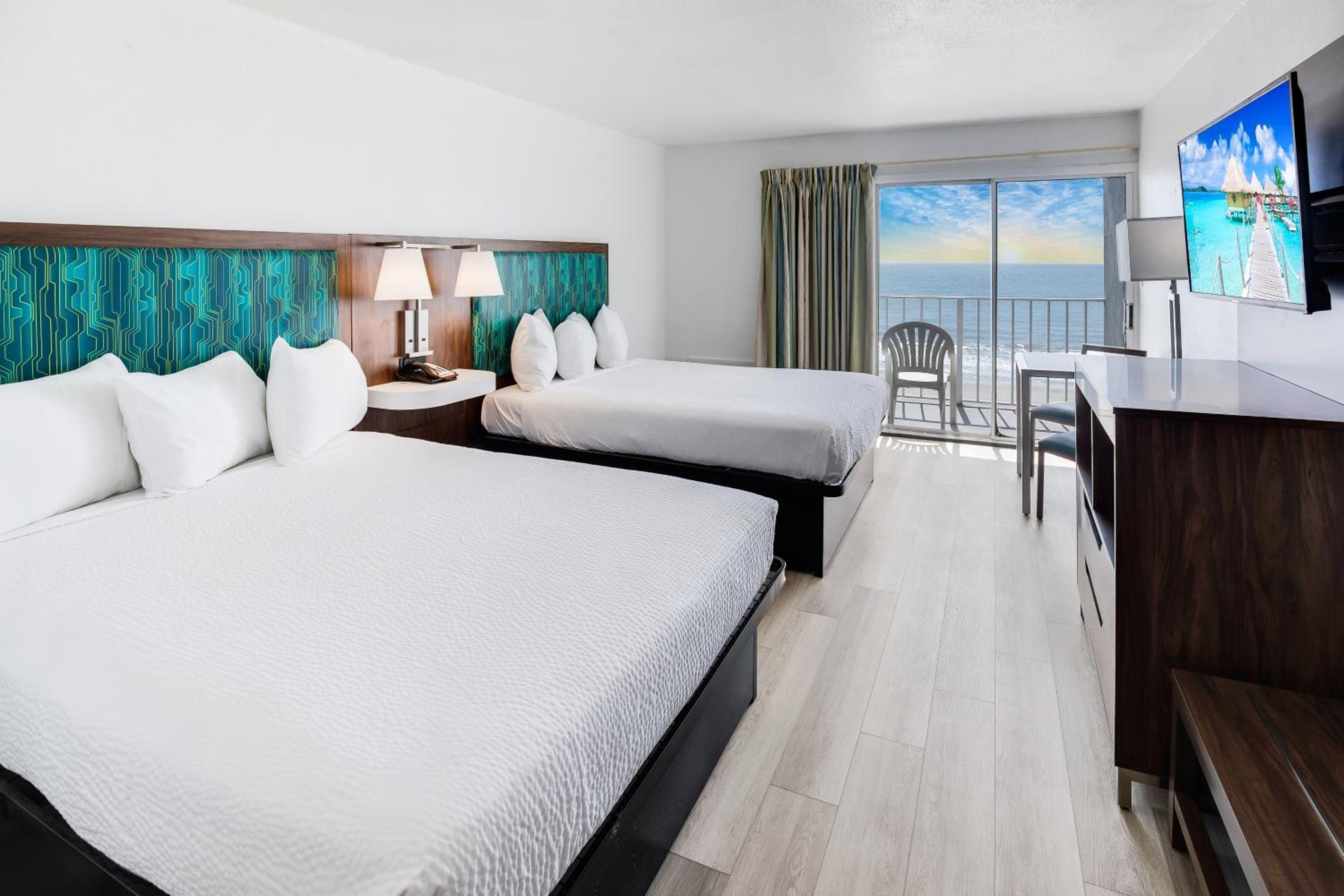 Queen Room with Two Queen Beds - Non-Smoking Ocean Front - Photo 1