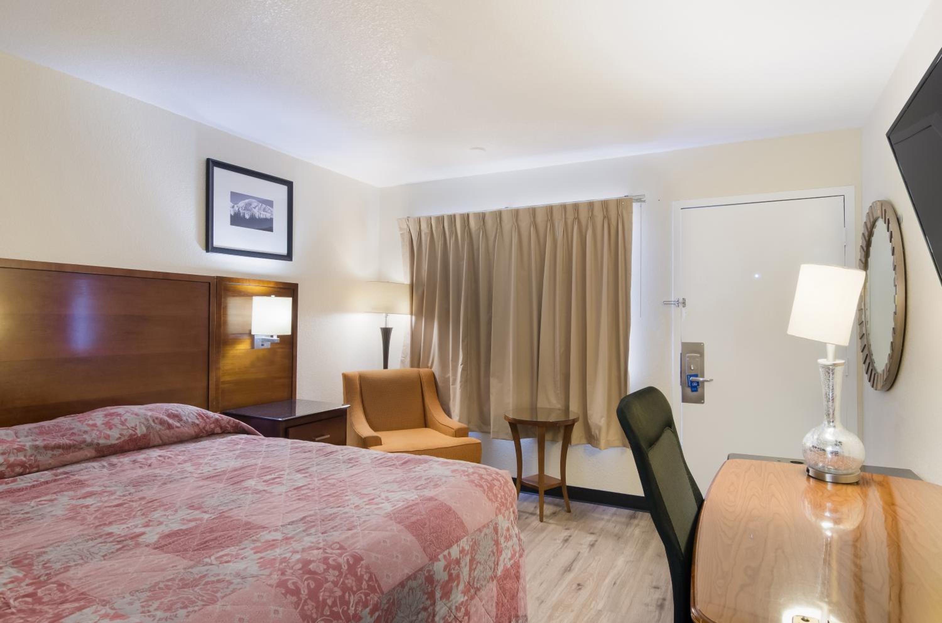 King Room - Non Smoking - Photo 1