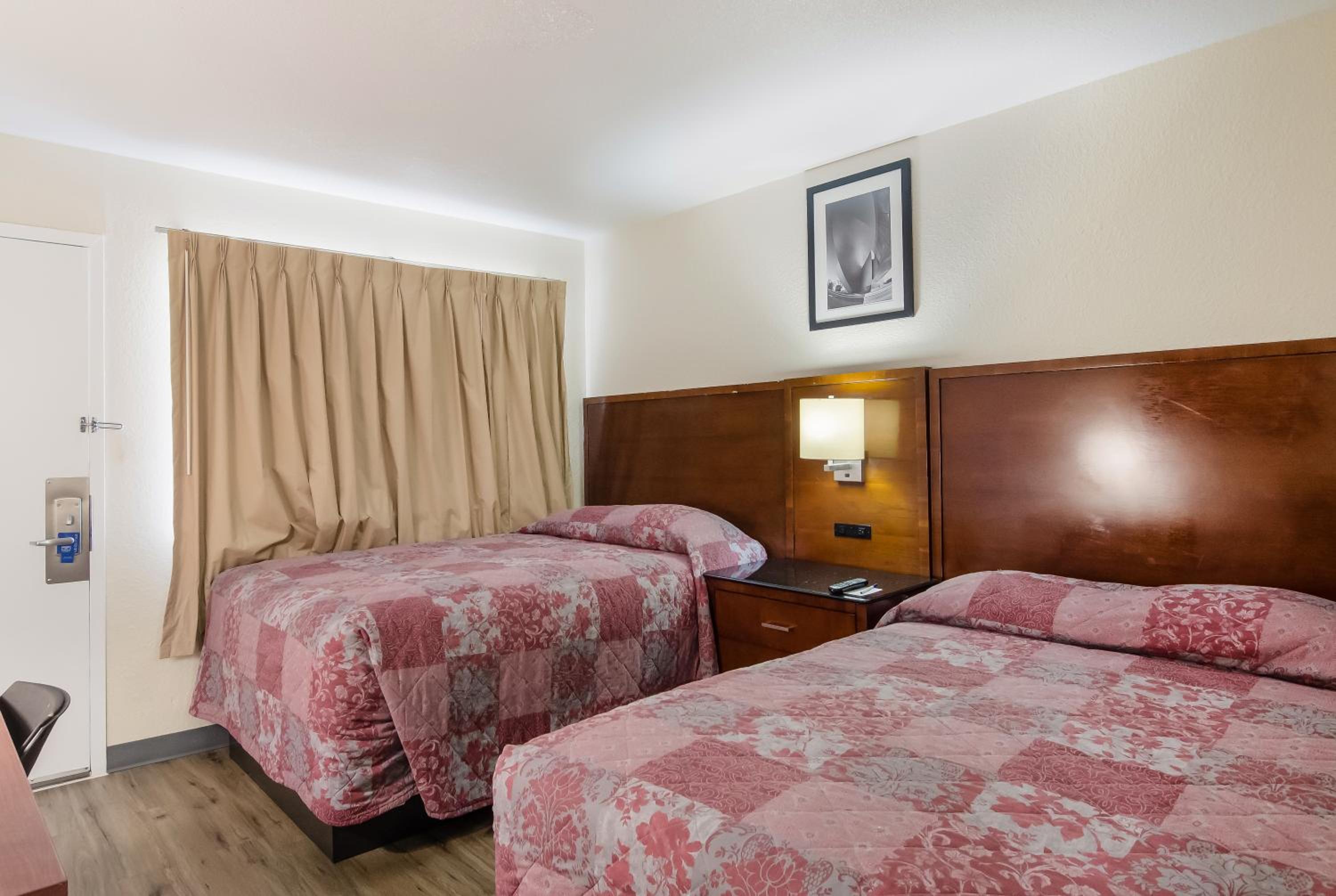 Double Room with Two Double Beds - Non-Smoking - Photo 8