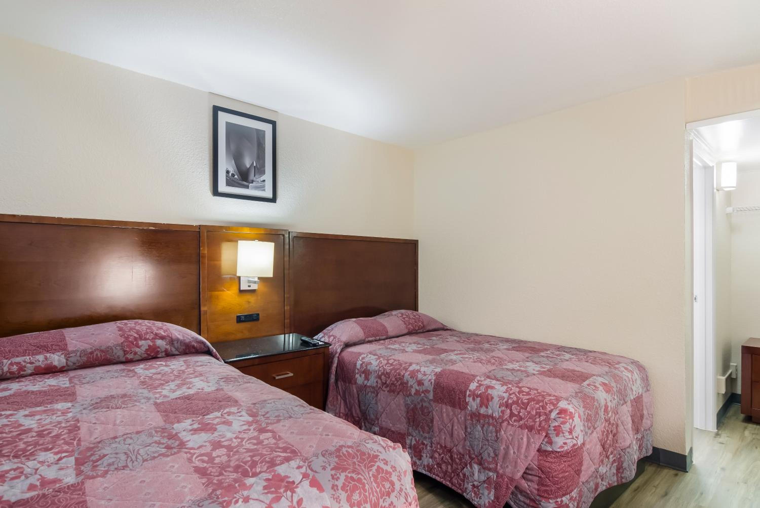 Double Room with Two Double Beds - Non-Smoking - Photo 7