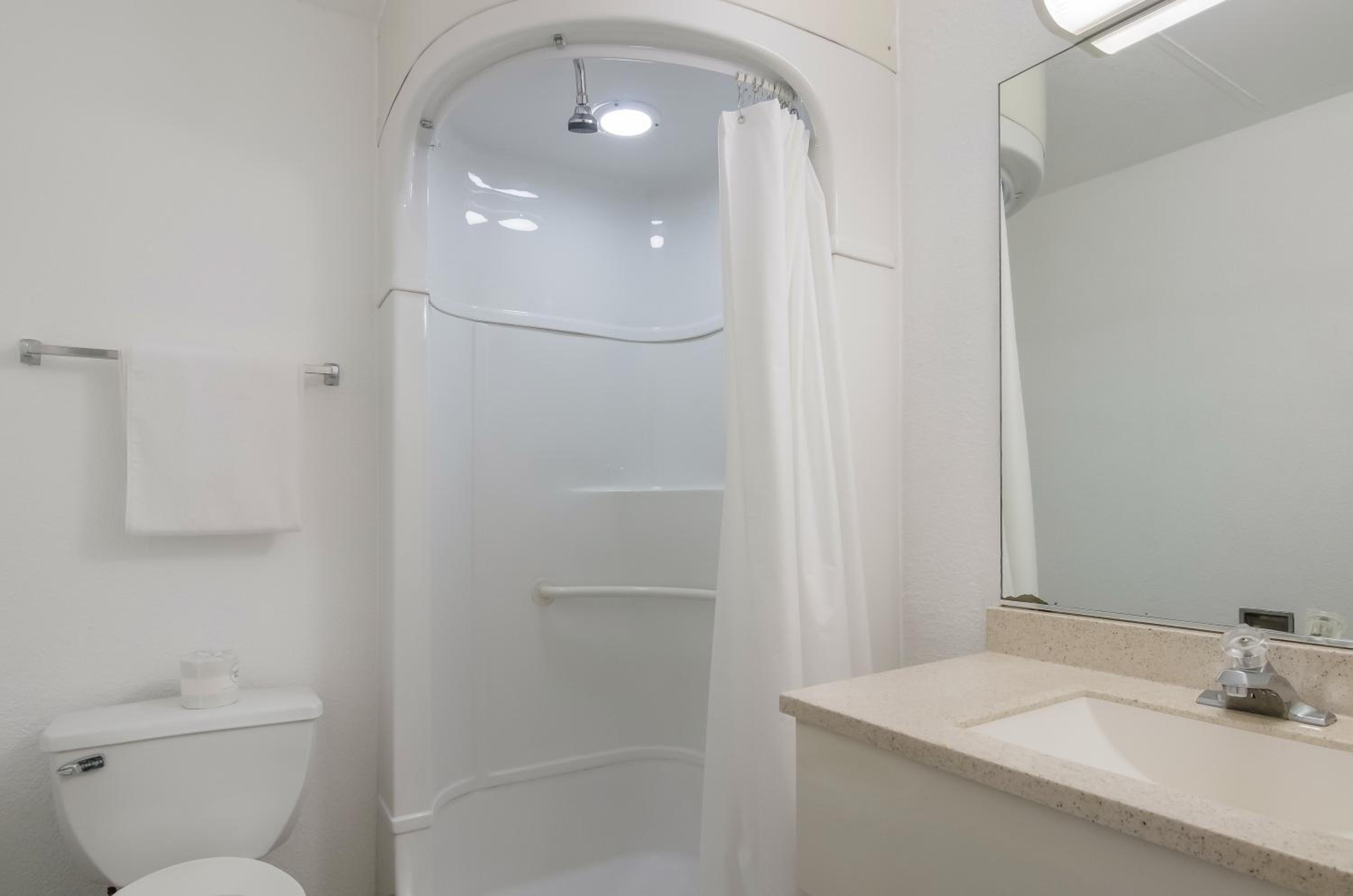 Double Room with Two Double Beds - Non-Smoking - Photo 2