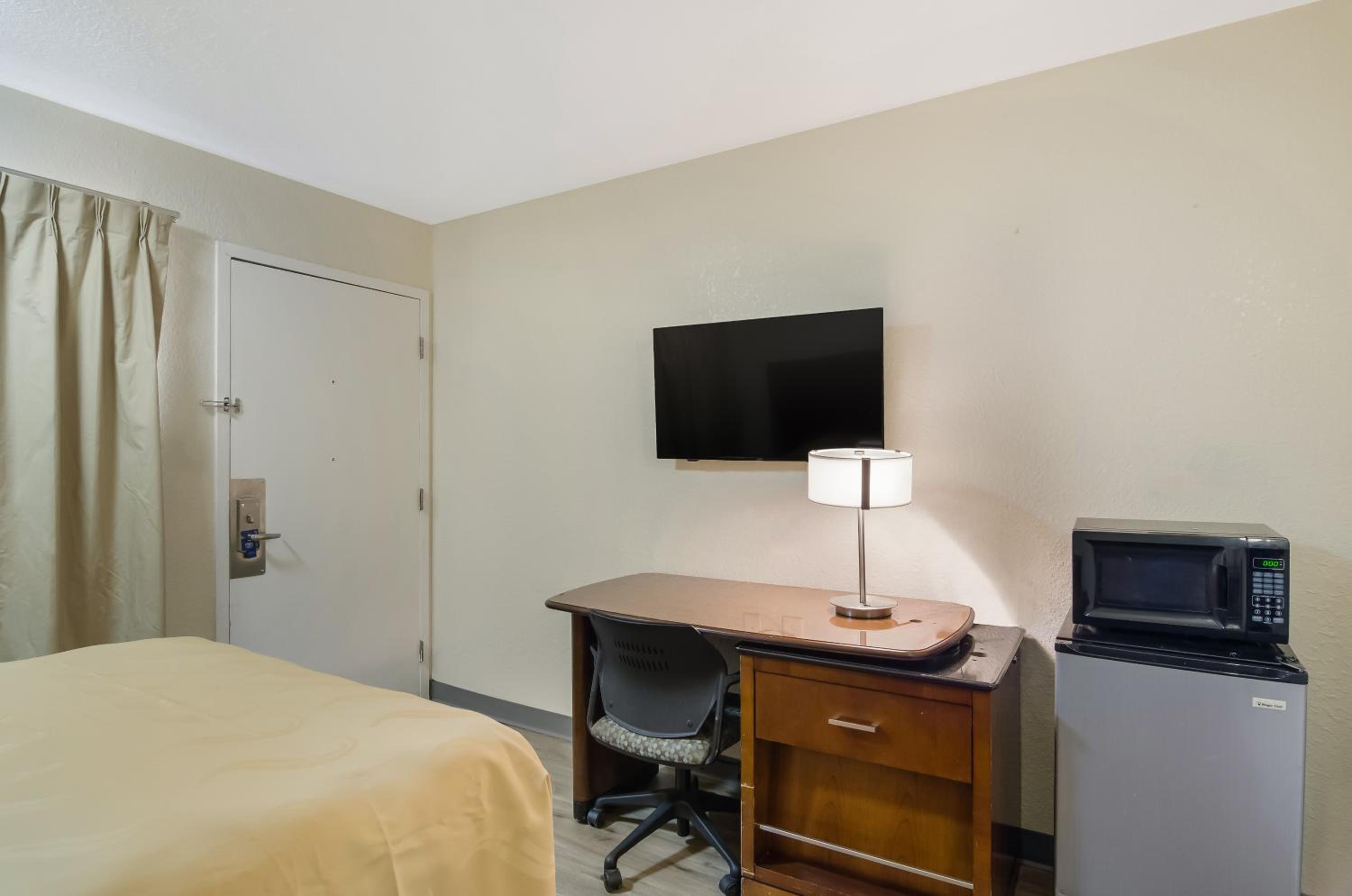 Double Room - Accessible/Non-Smoking - Photo 2