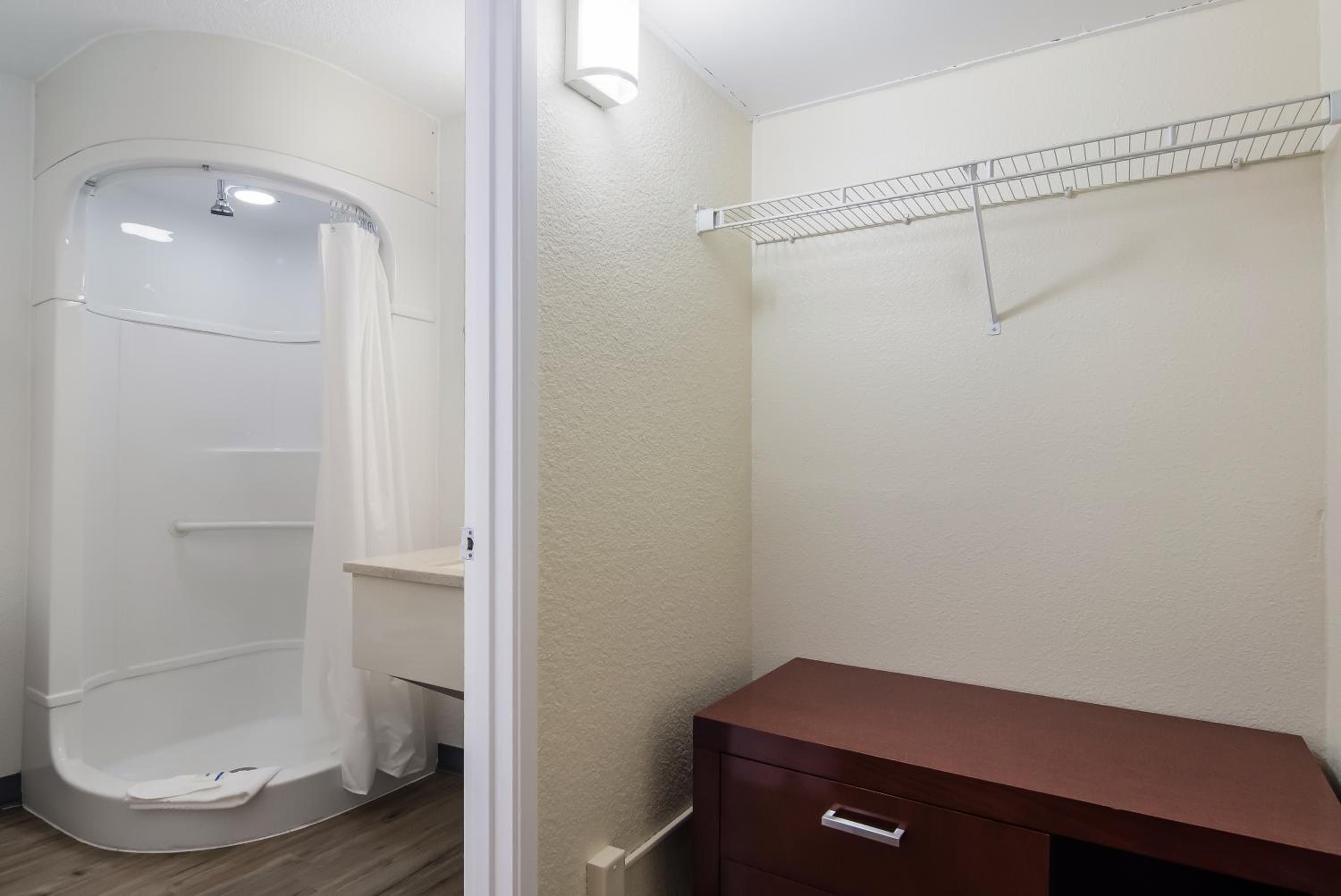 Double Room with Two Double Beds - Non-Smoking - Photo 6
