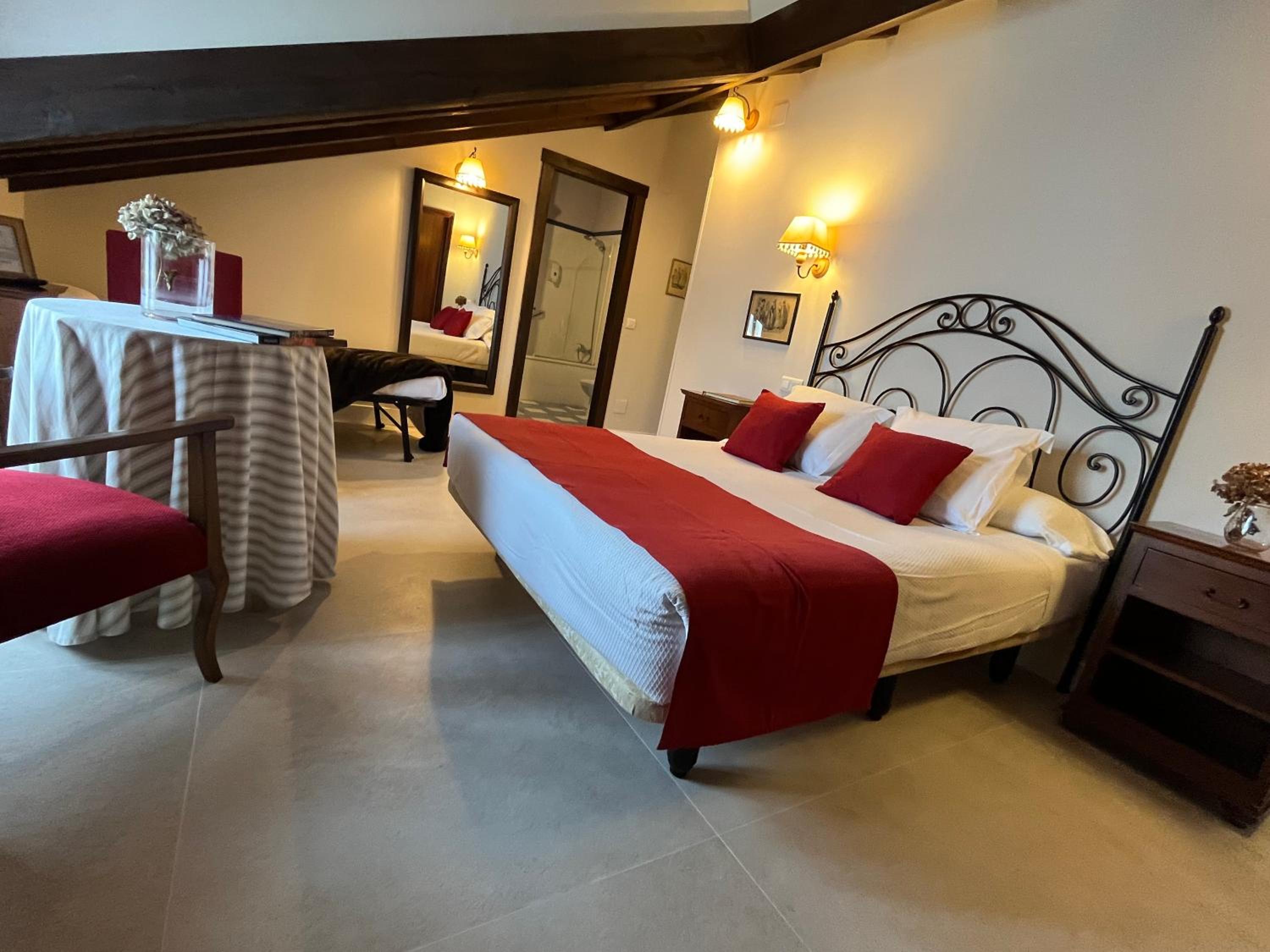 Deluxe Double Room photo 3