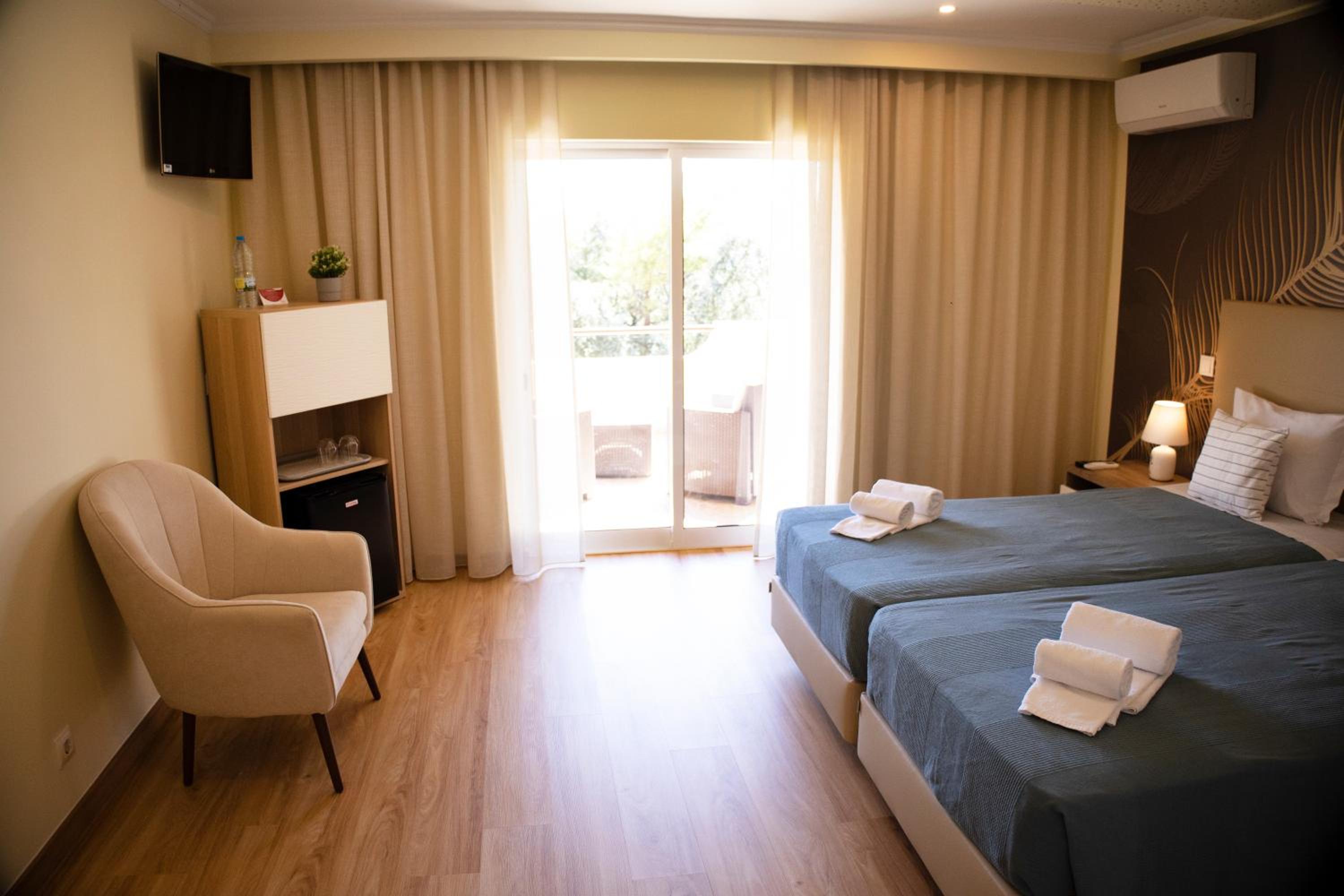 Superior Twin Room - Photo 1
