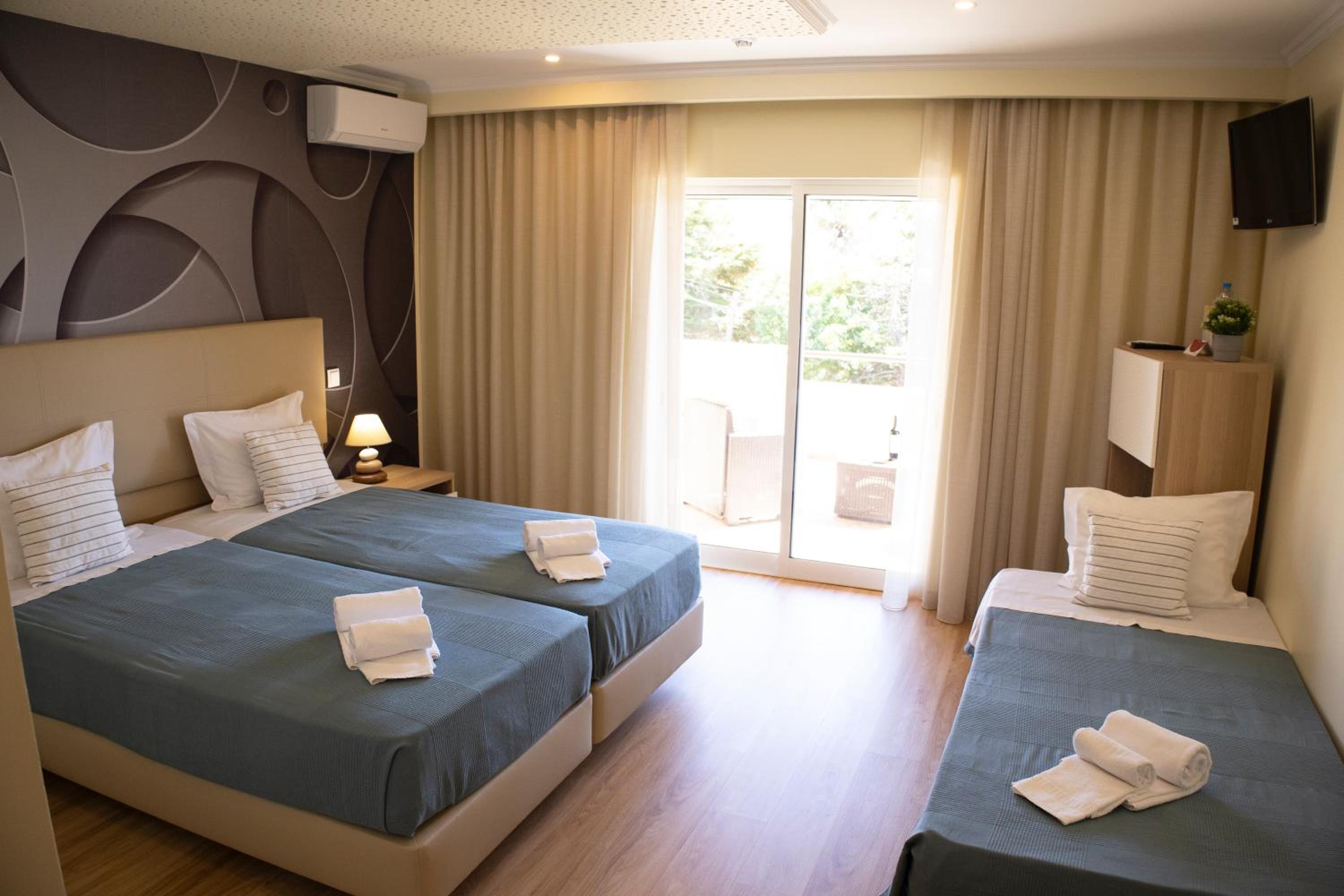 Superior Triple Room - Photo 1