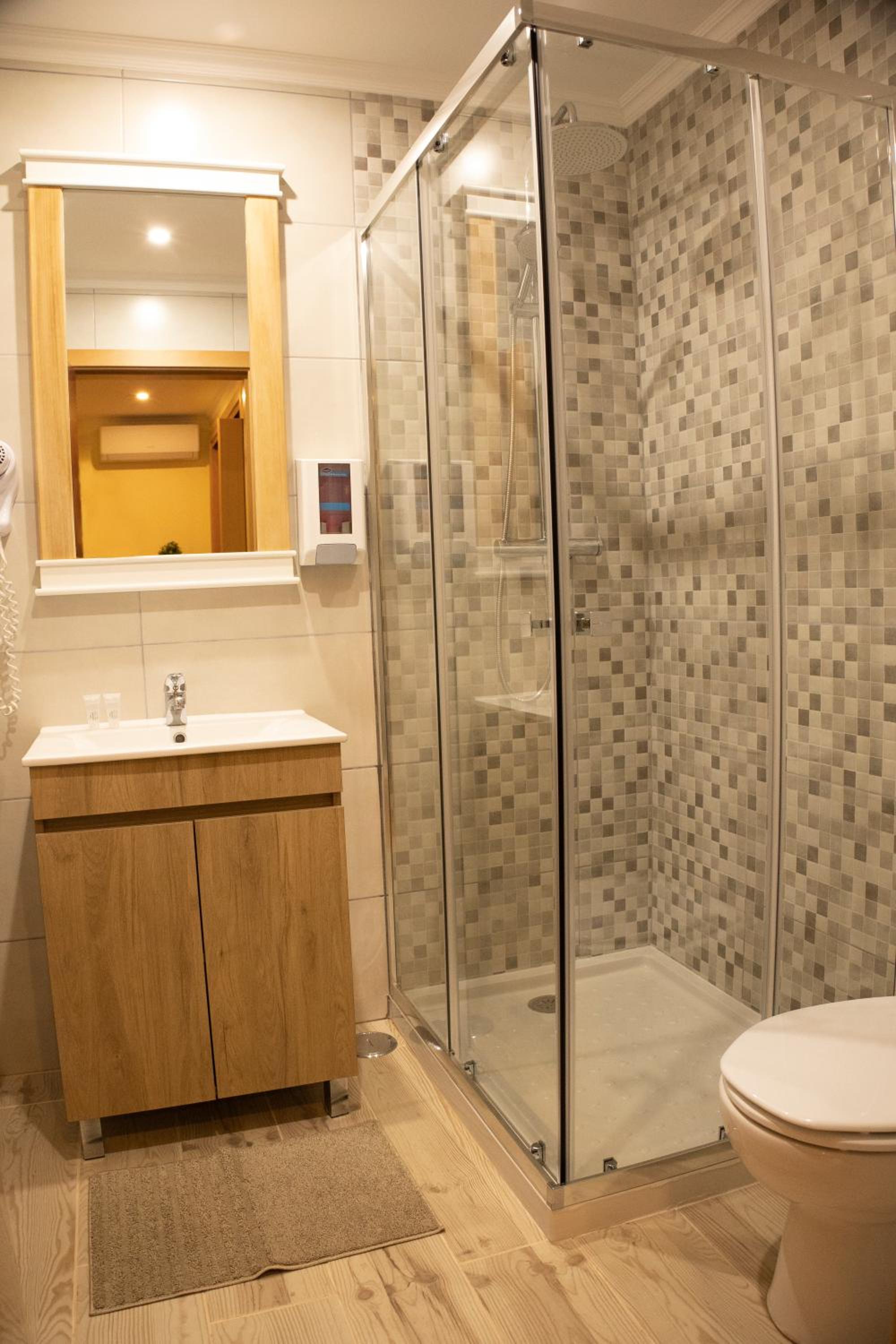 Superior Triple Room - Photo 3