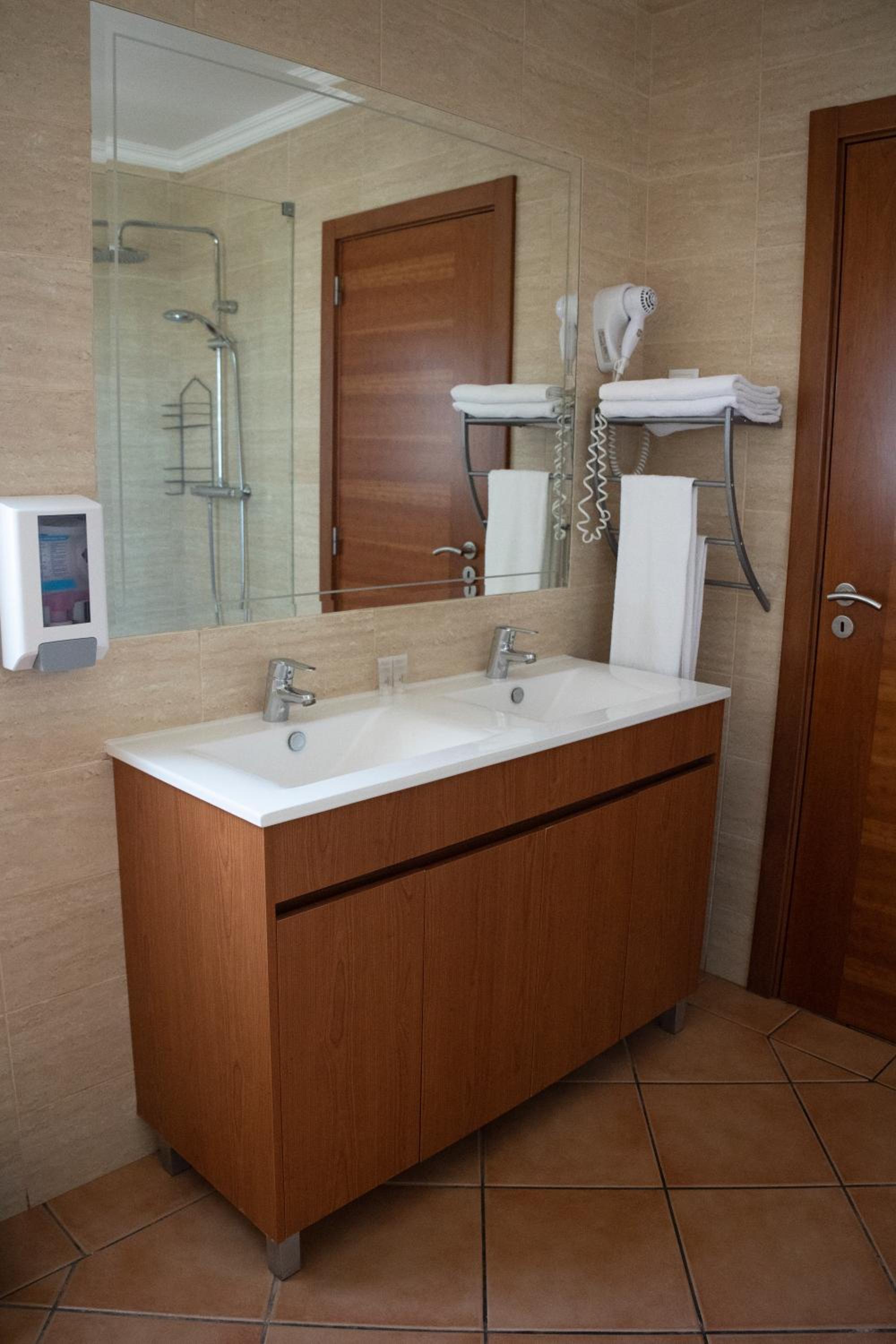 Double Room - Photo 2