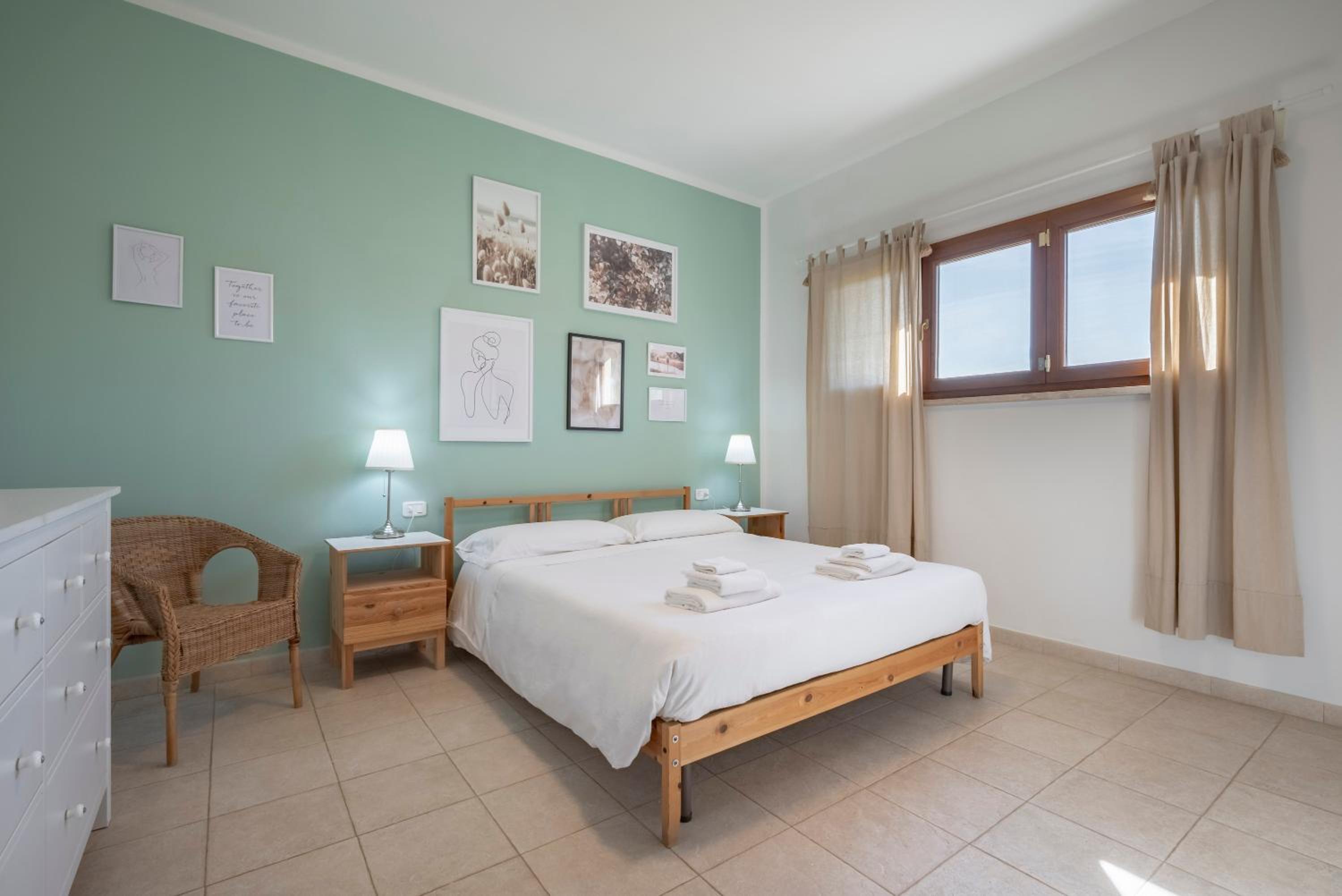 One-Bedroom Apartment - Photo 1