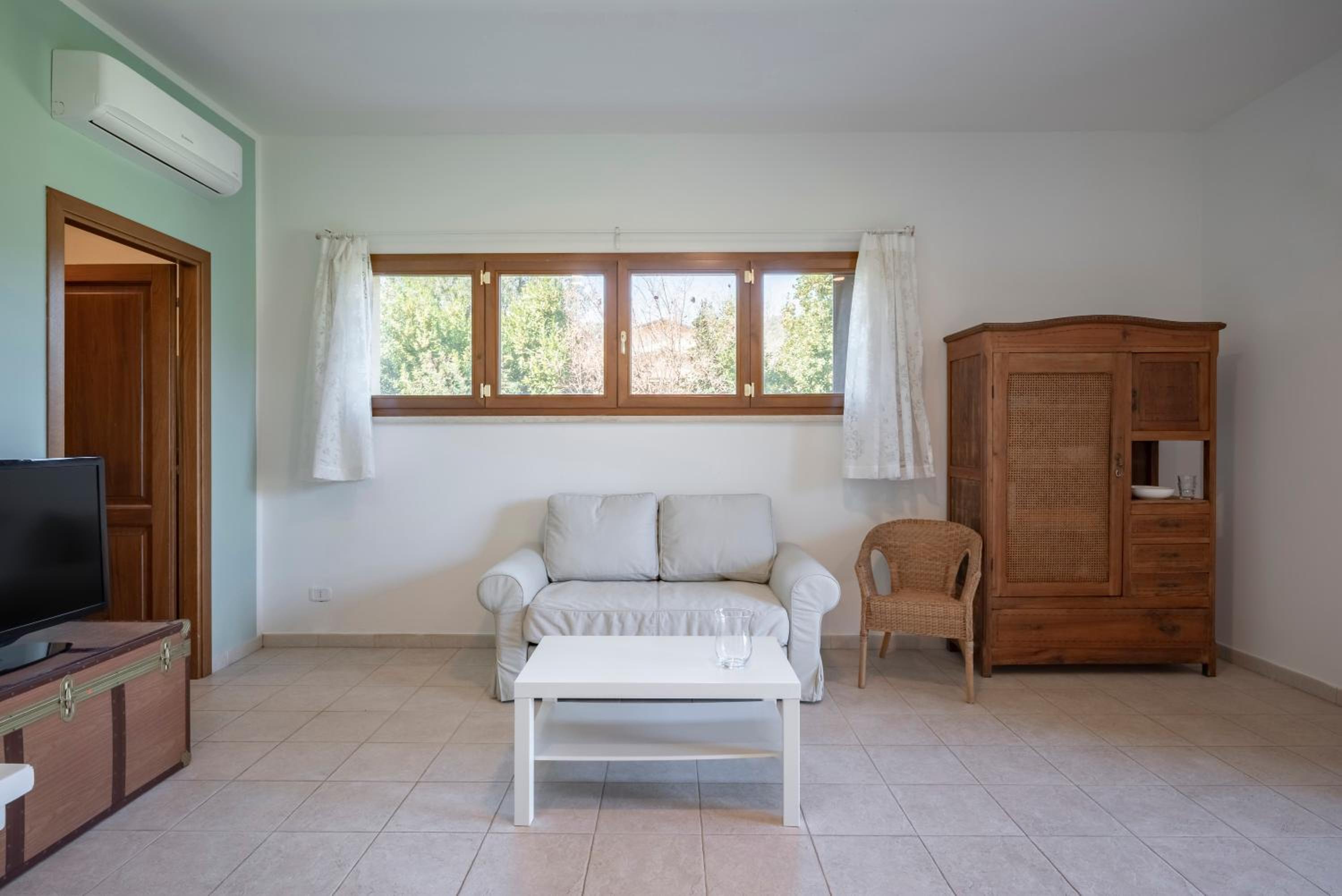 One-Bedroom Apartment - Photo 18