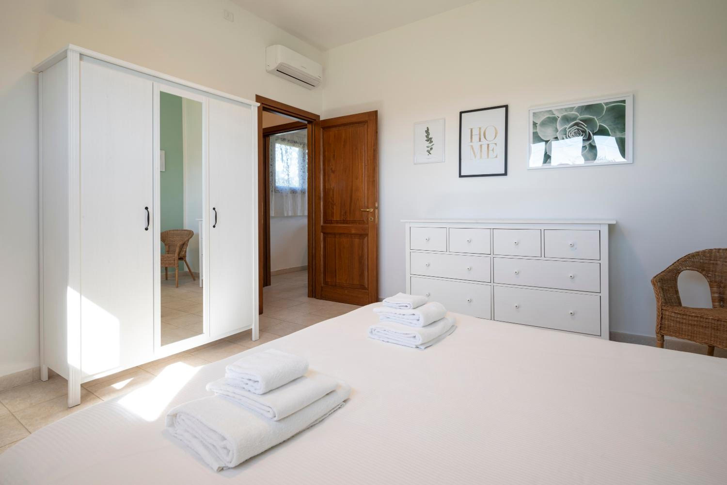 One-Bedroom Apartment - Photo 2