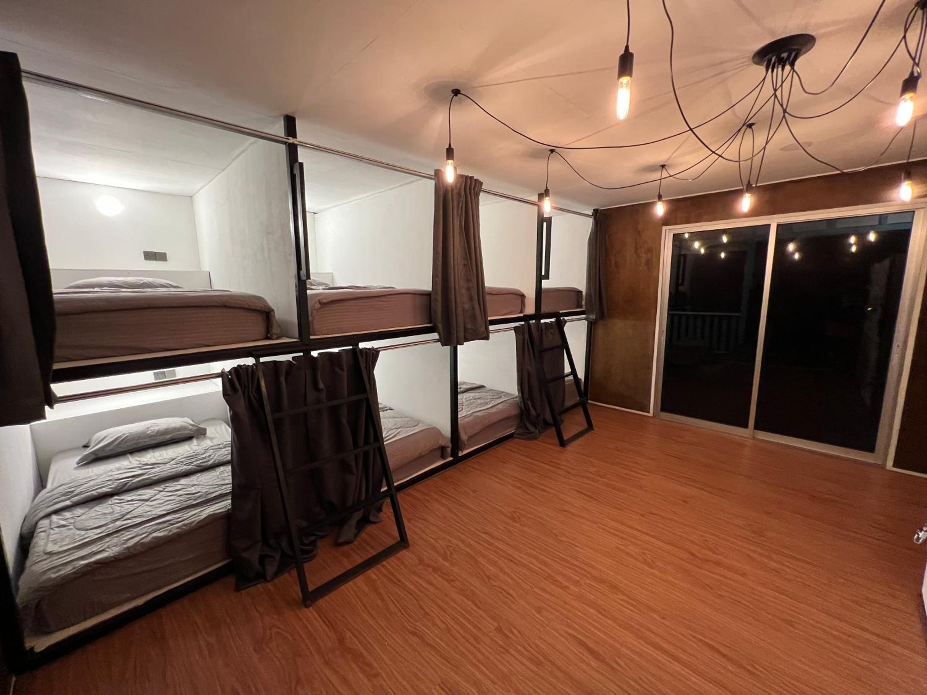 Bed in 8-Bed Mixed Dormitory Room photo 1