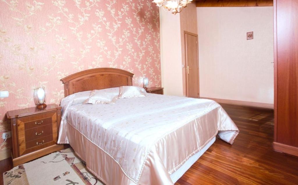 Four-Bedroom House photo 2