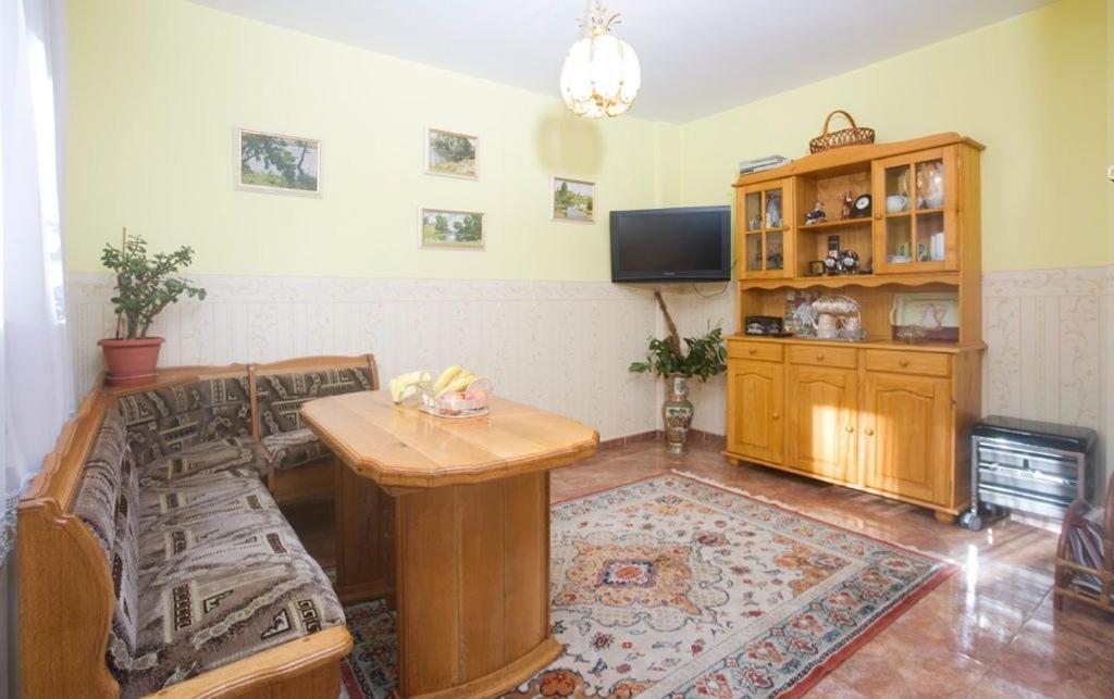 Four-Bedroom House photo 3