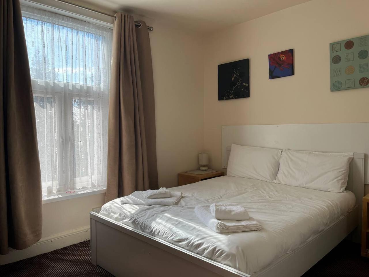 Double Room with Private Bathroom - Photo 1