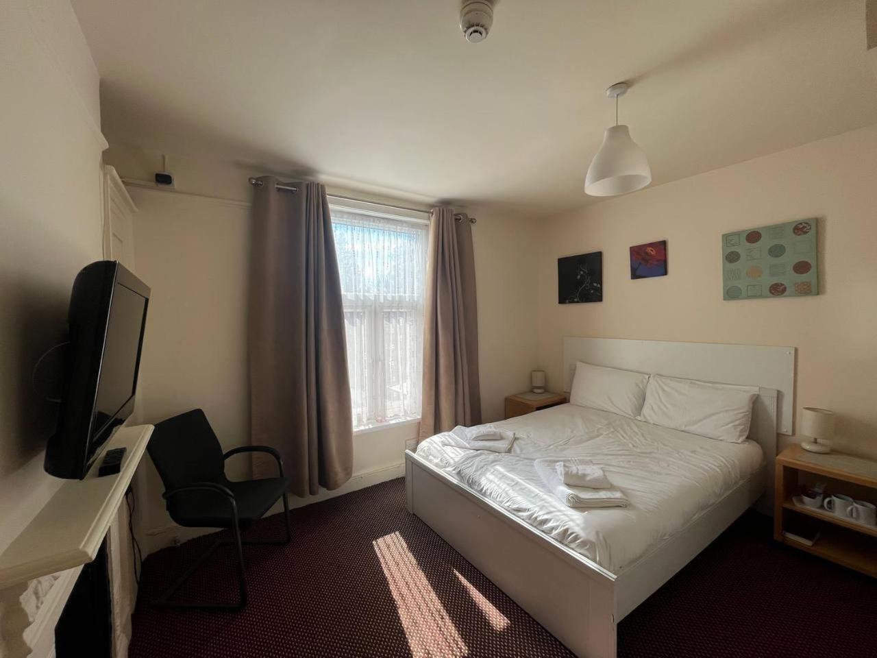 Double Room with Private Bathroom - Photo 5