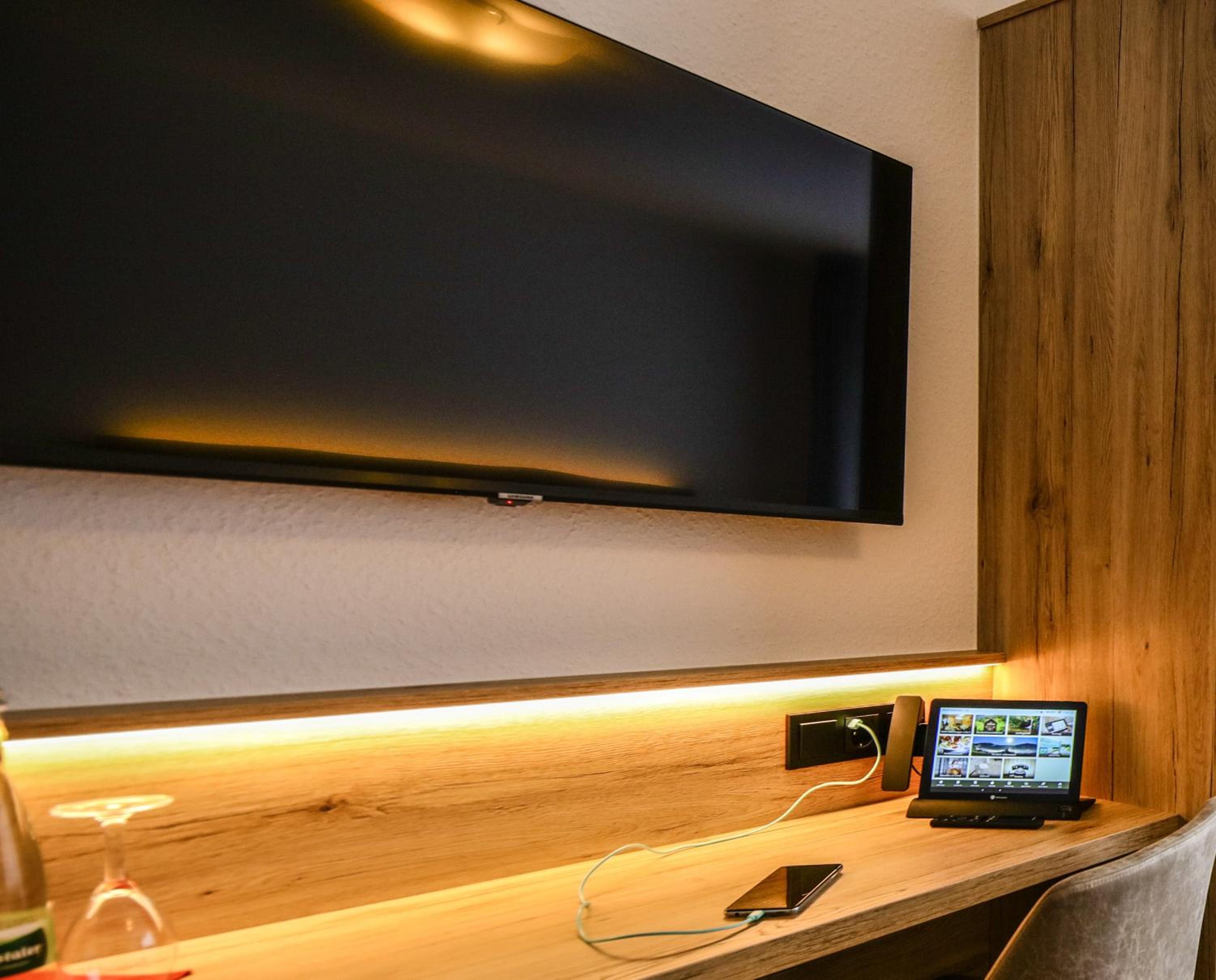Comfort Double Room with Balcony and Elevator - Photo 8