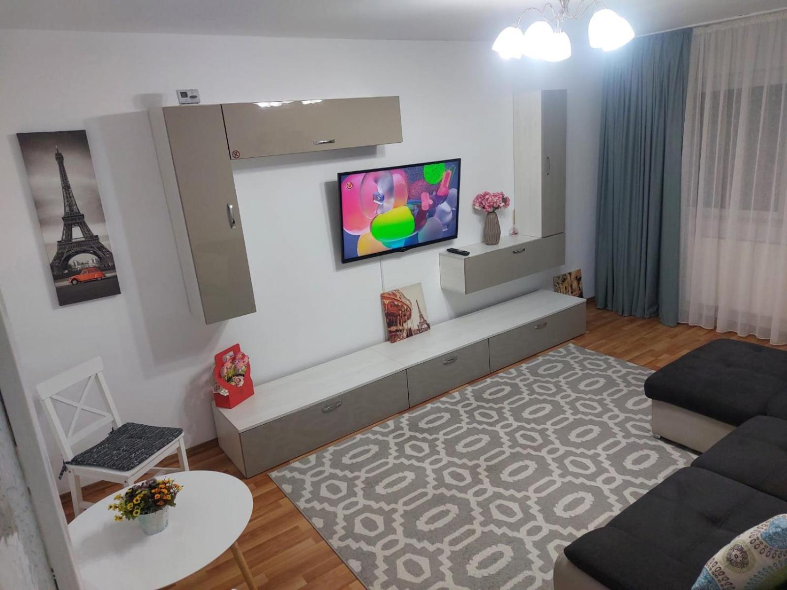 Apartment photo 2