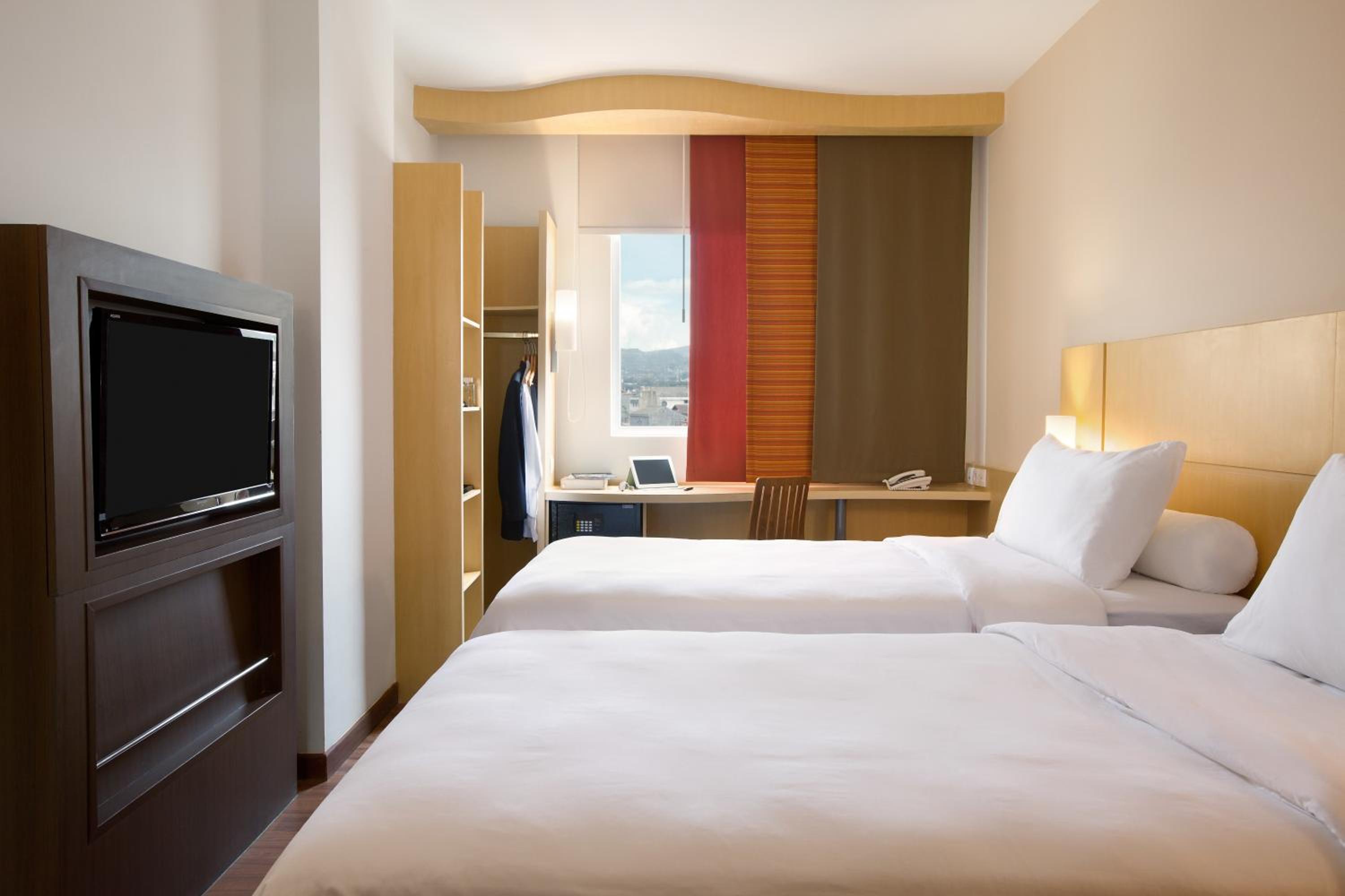 Twin Room with Mountain View photo 2