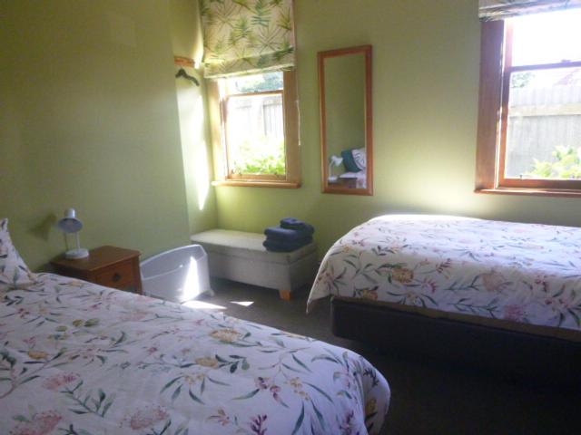 Standard Twin Room - Photo 3