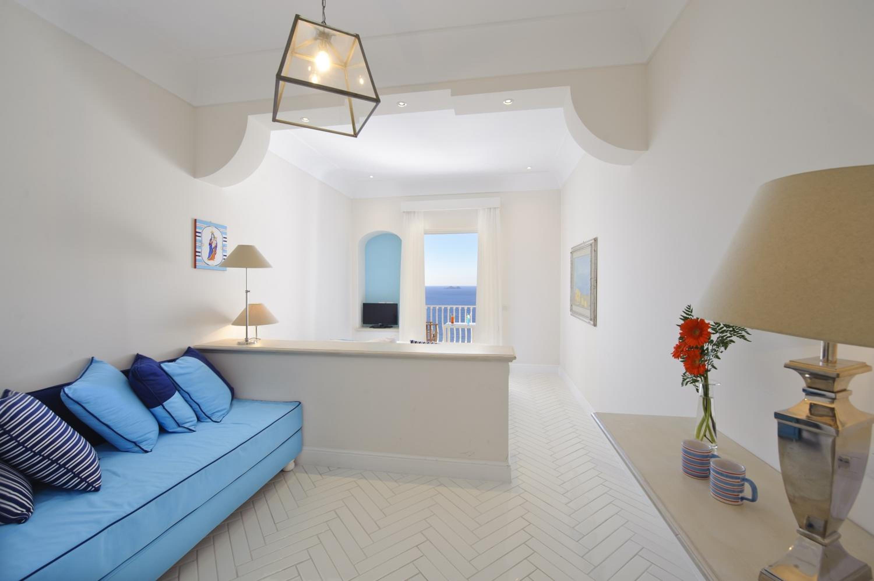 Mediterranean Triple Room with Balcony and Sea View - Photo 31