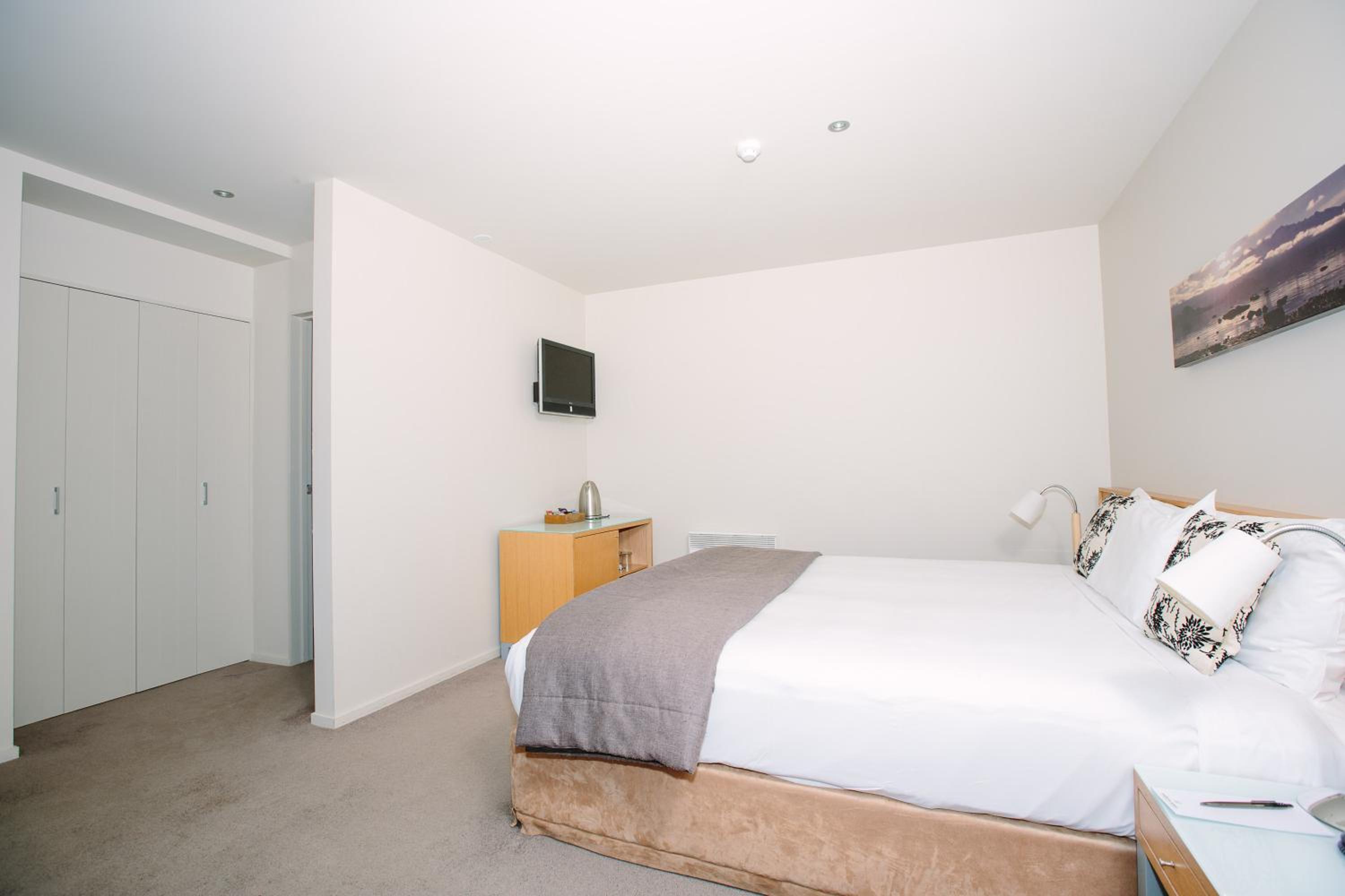 Guest Room - Photo 3
