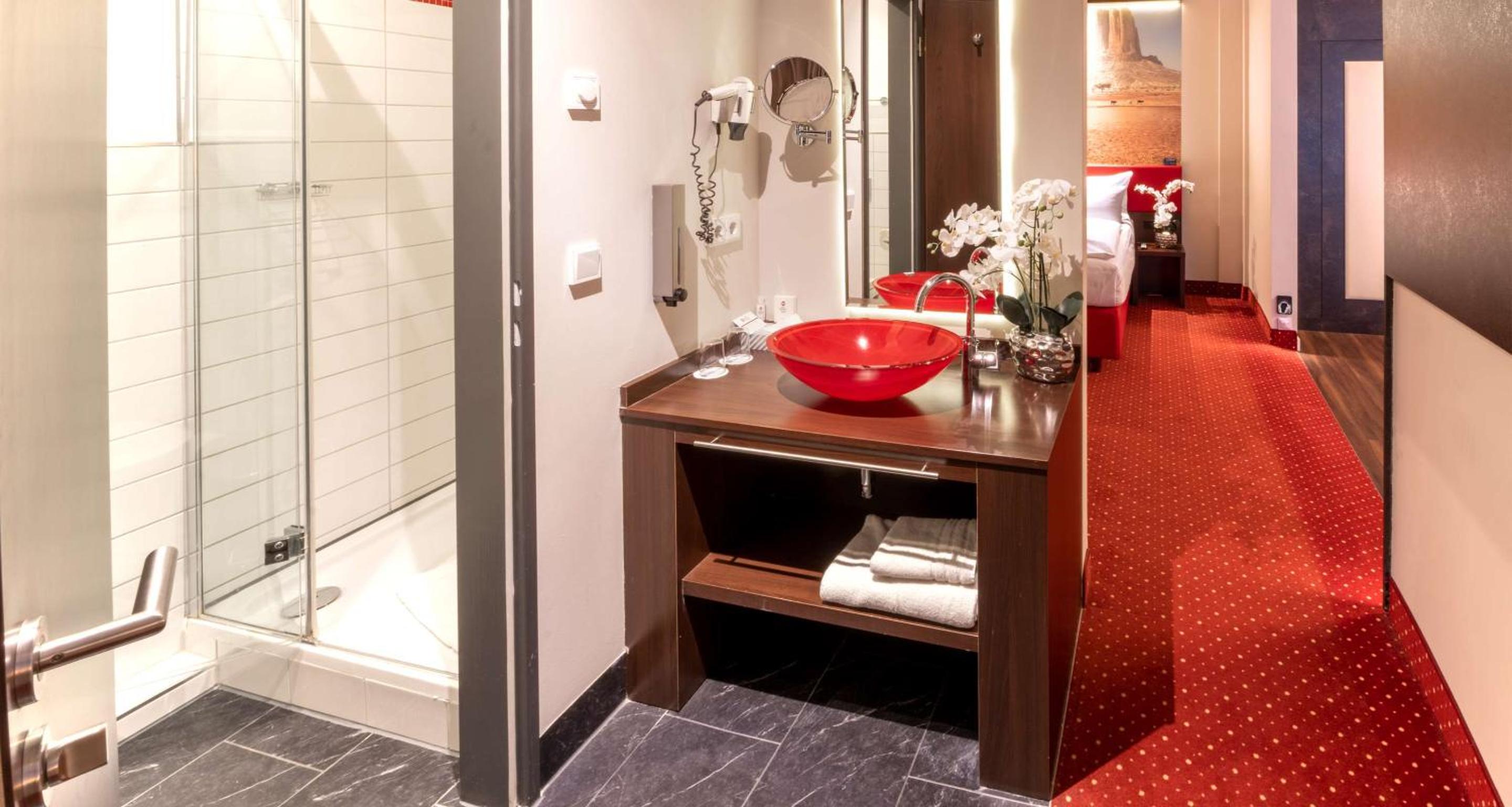 Comfort Triple Room thumbnail 5