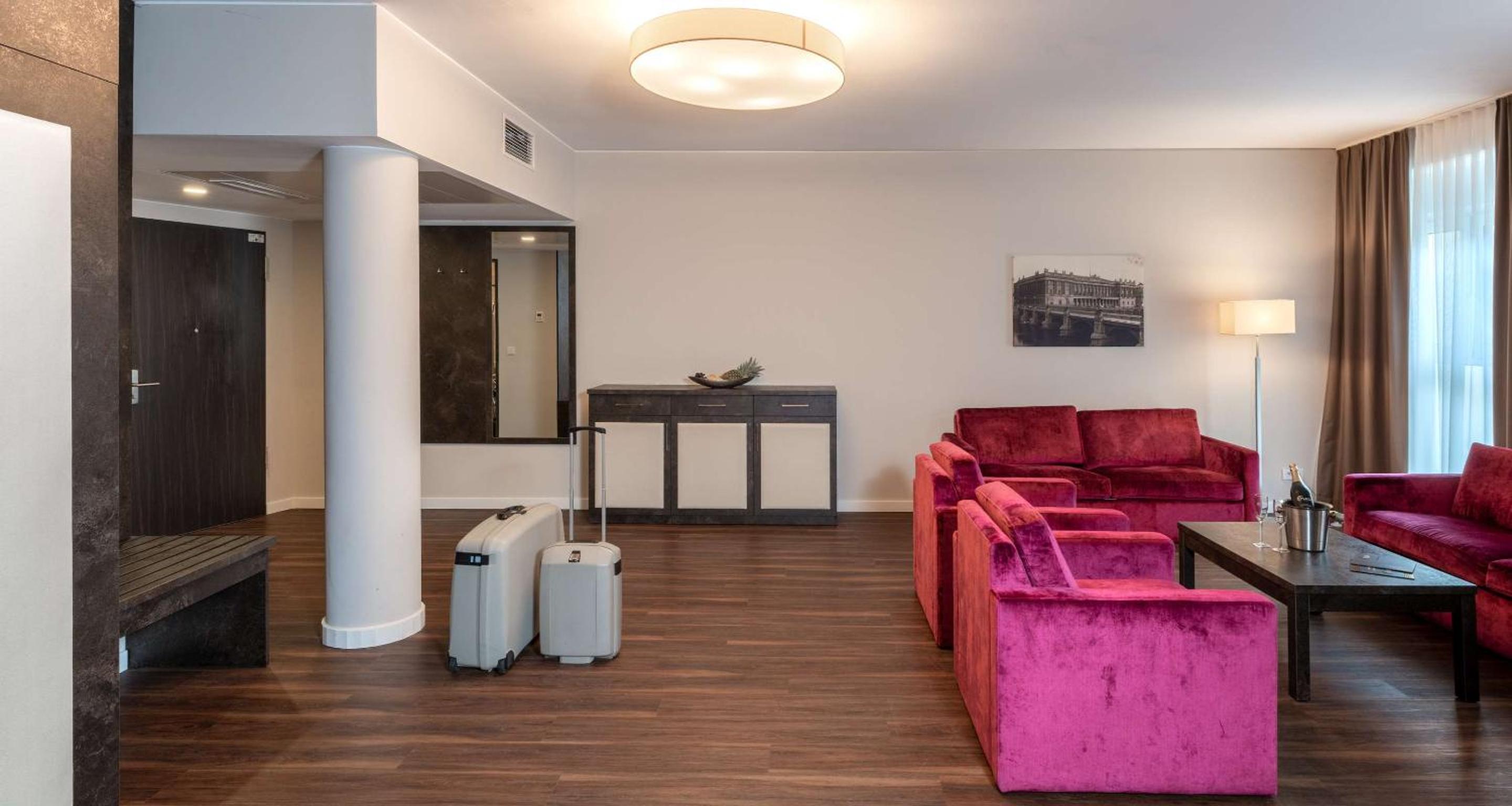 One-Bedroom Queen Suite with Sofa Bed
