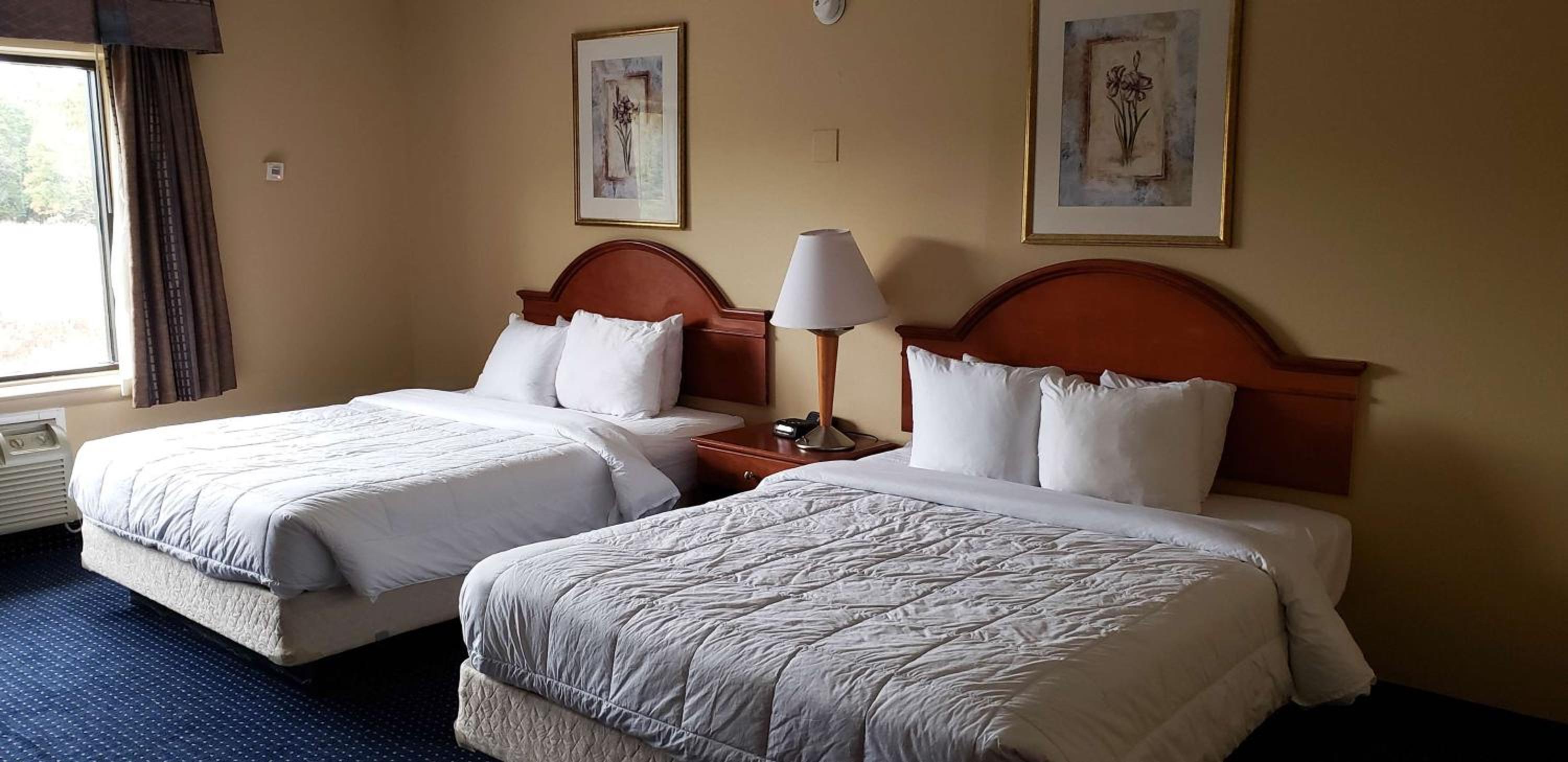 Queen Room with Two Queen Beds - Non-Smoking - Photo 1