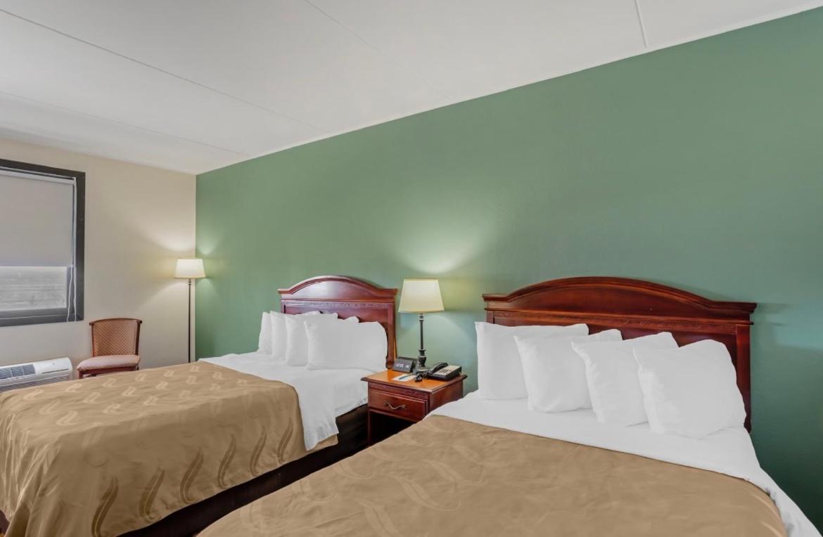 Double Room with Two Double Beds - Non Smoking - Photo 1