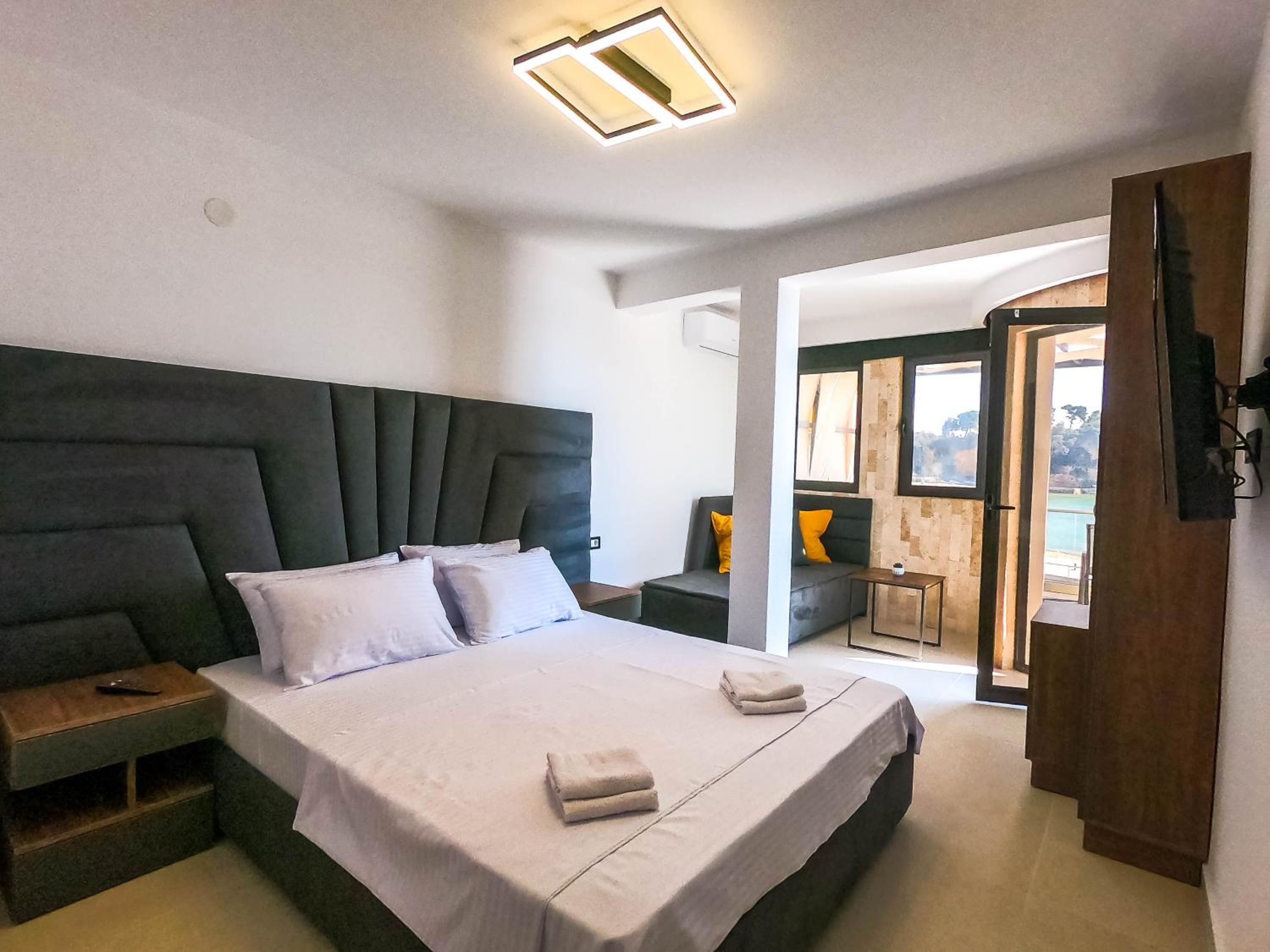 Deluxe Triple Room with Sea View
