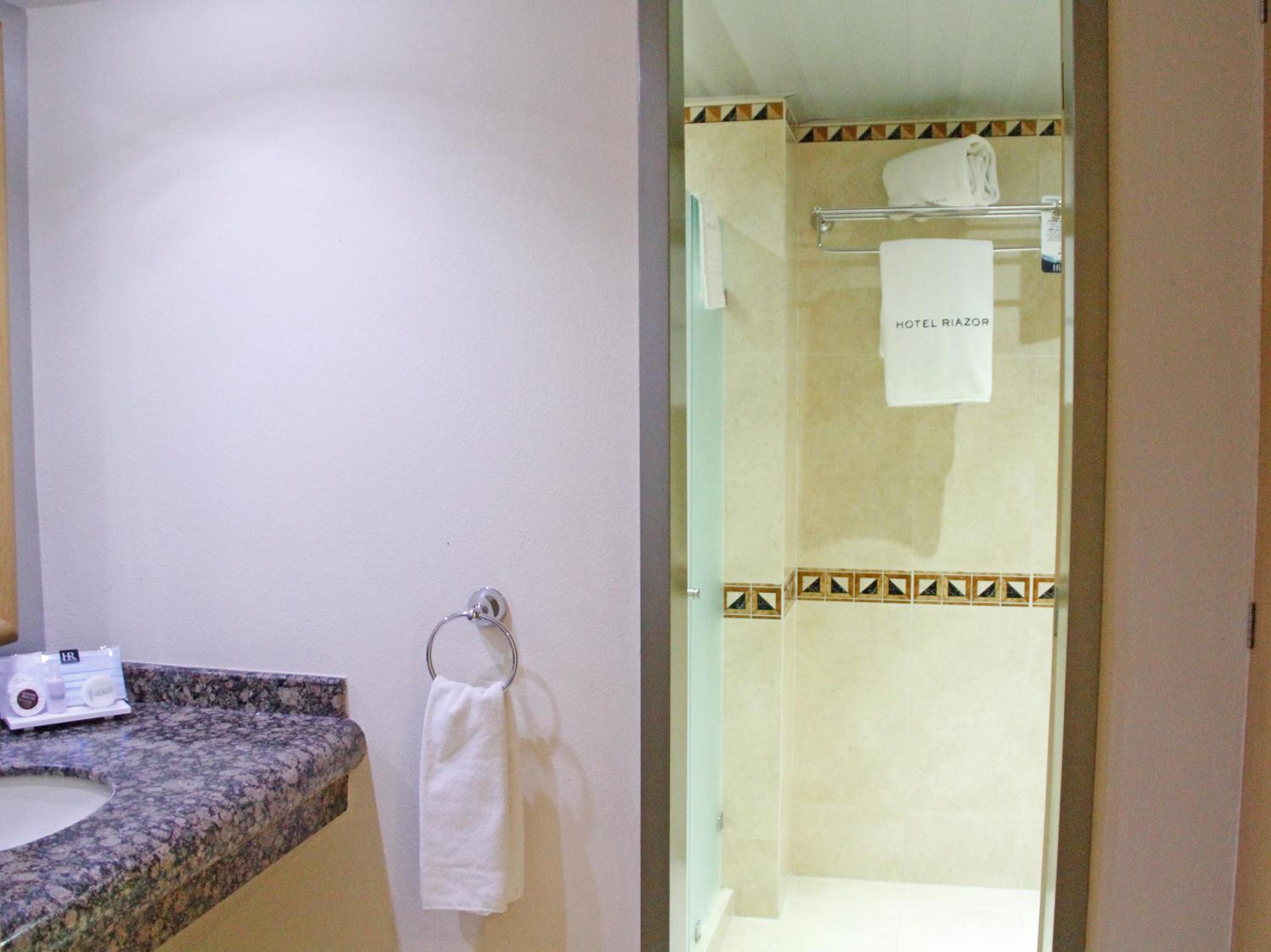 Queen Room with Two Queen Beds - Photo 3
