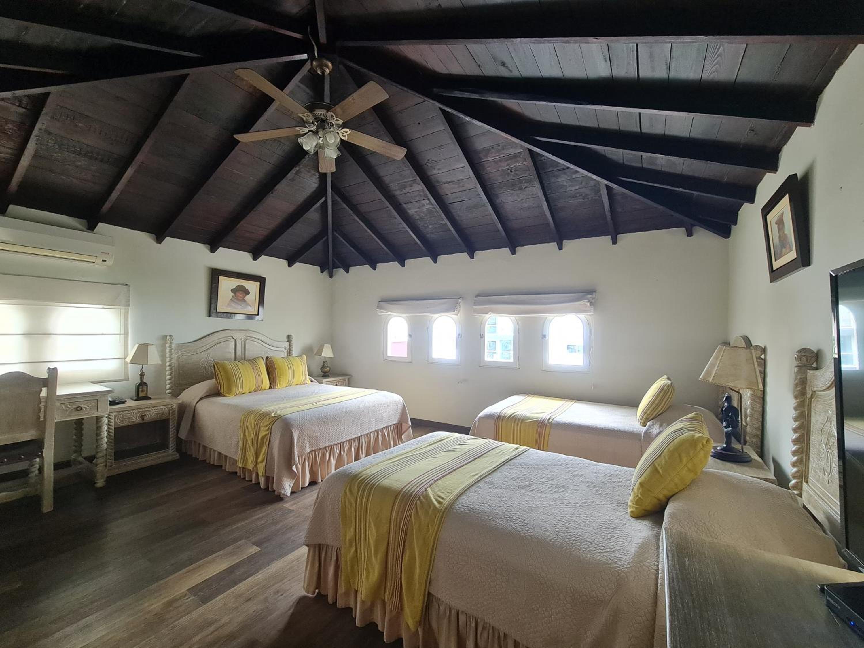 Colonial Triple Room - Photo 1