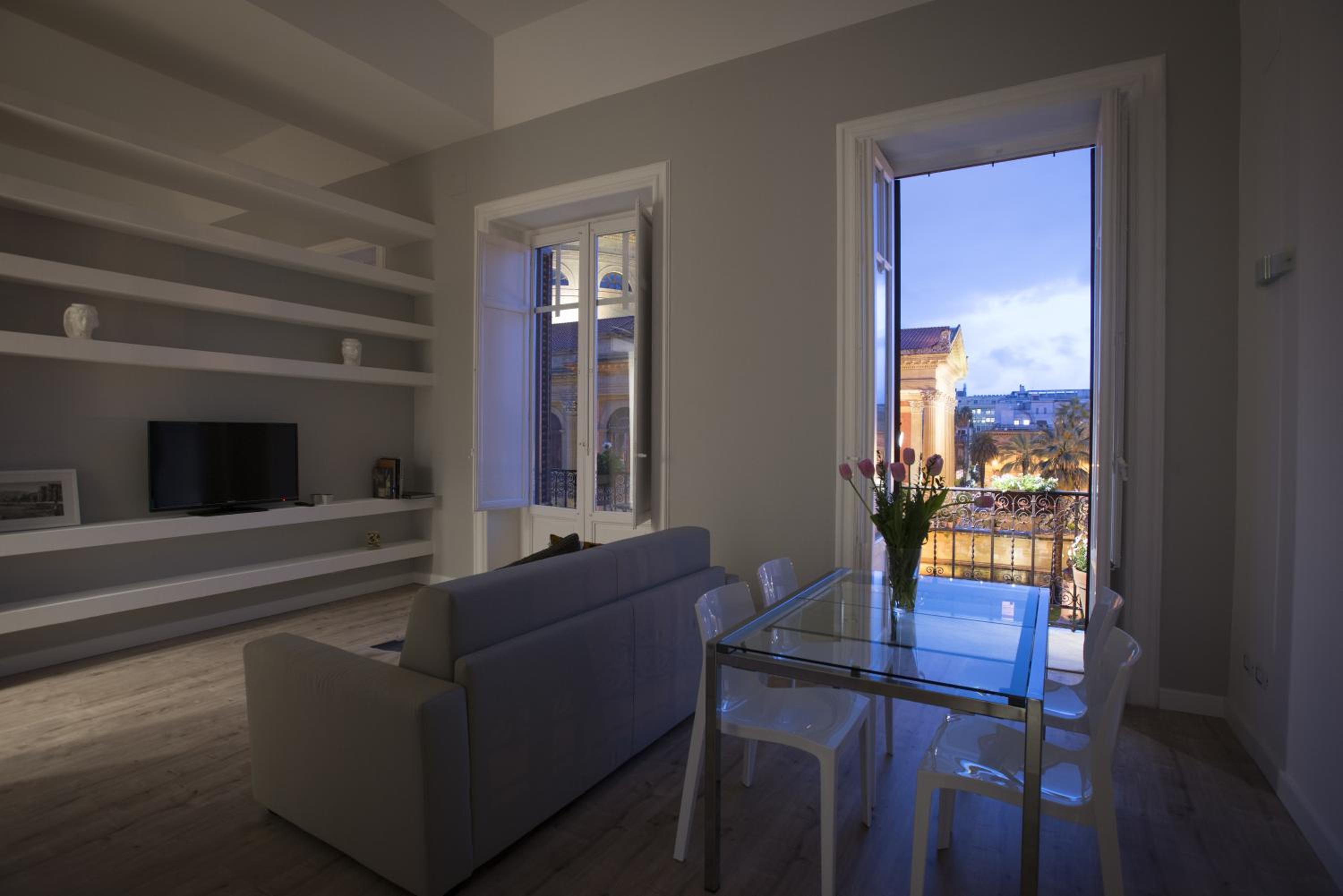 Deluxe Apartment