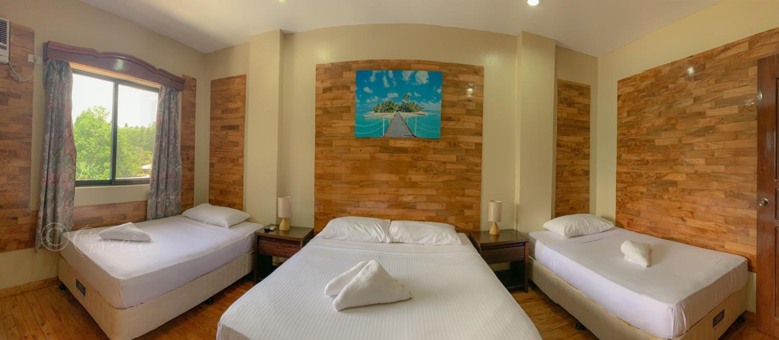 Suite with Balcony - Photo 9