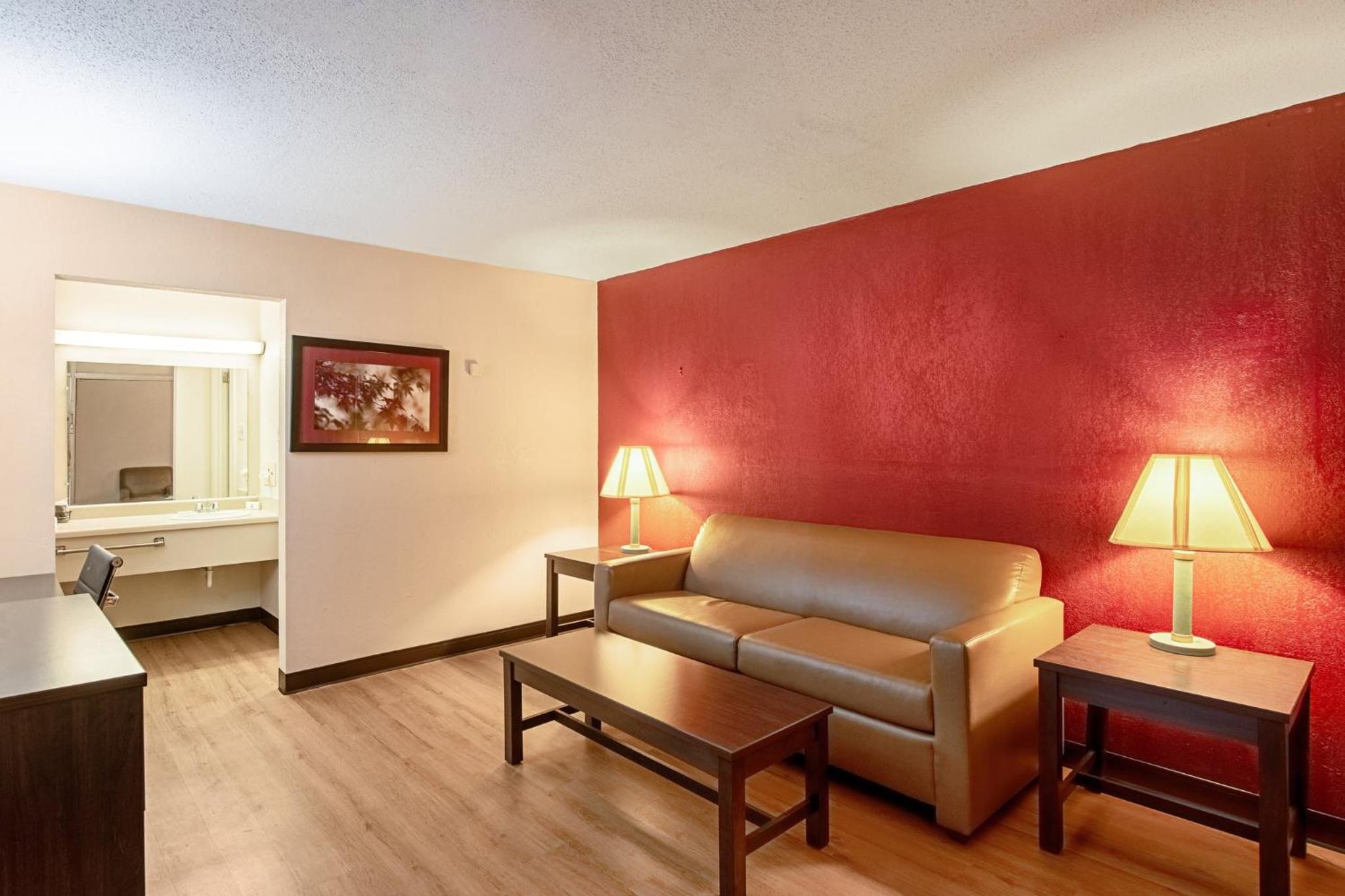 Superior Room with One Queen Bed with Kitchenette Non-Smoking - Photo 2