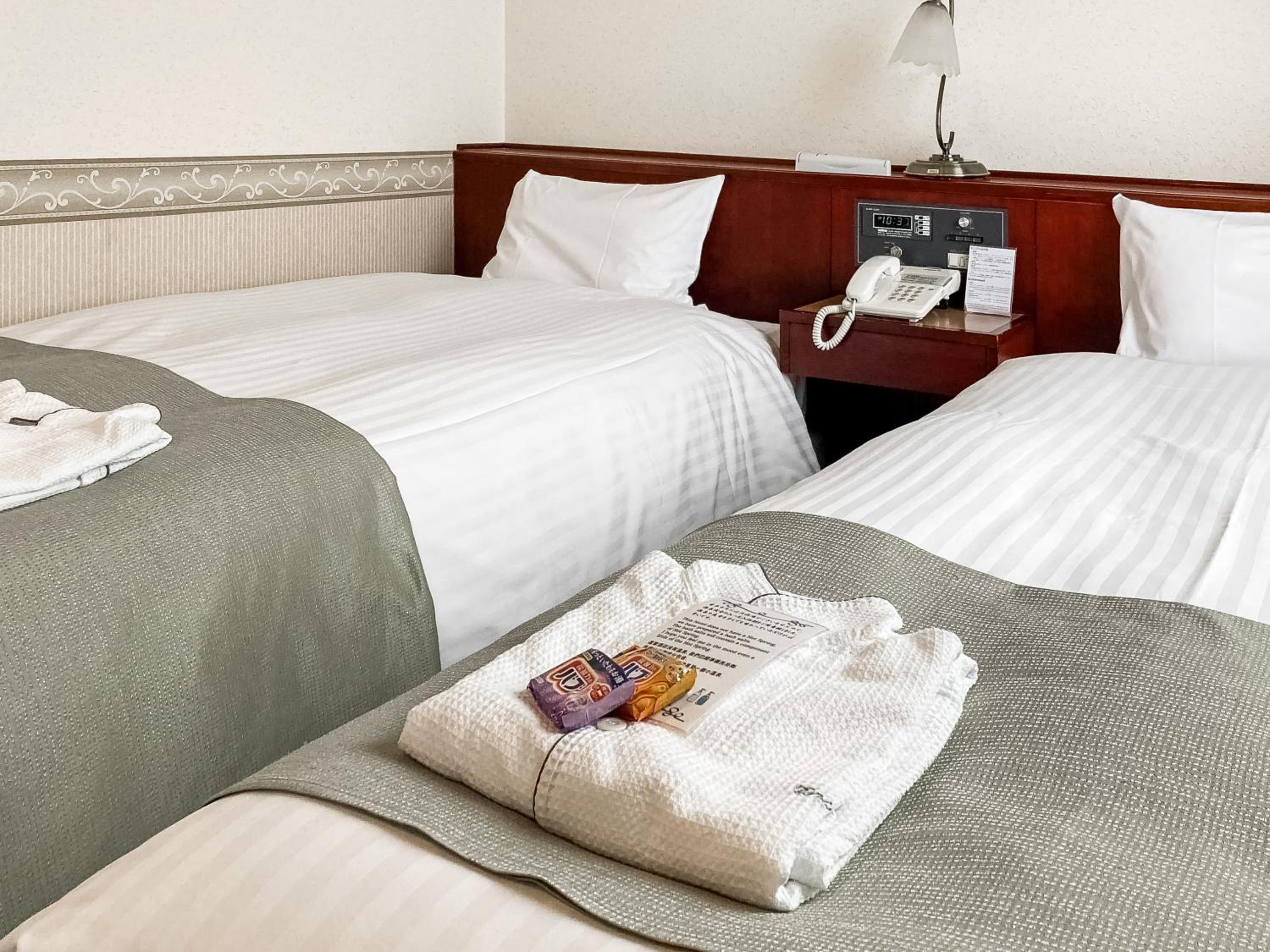 Economy Twin Room - Photo 4