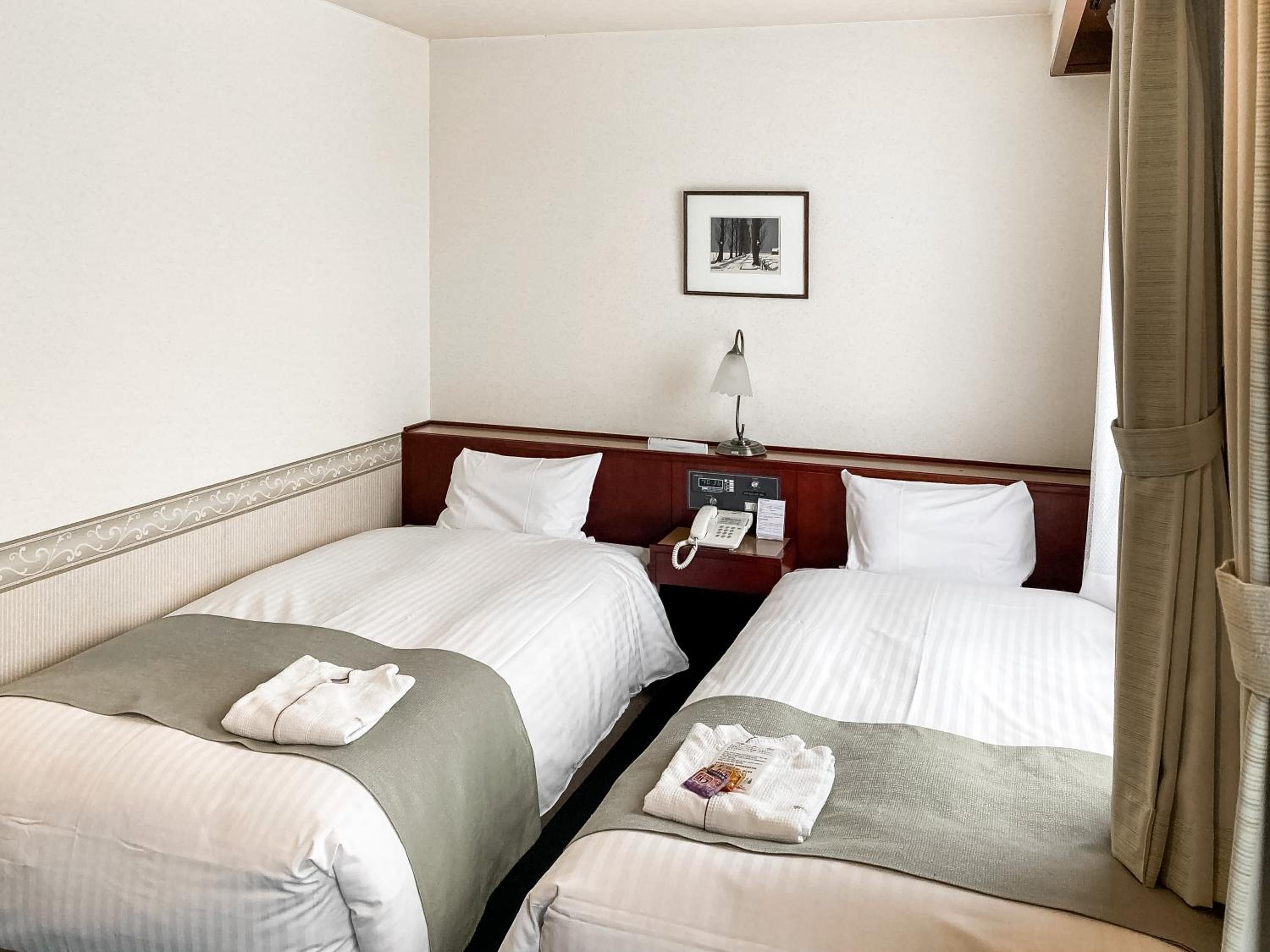 Economy Twin Room - Photo 2