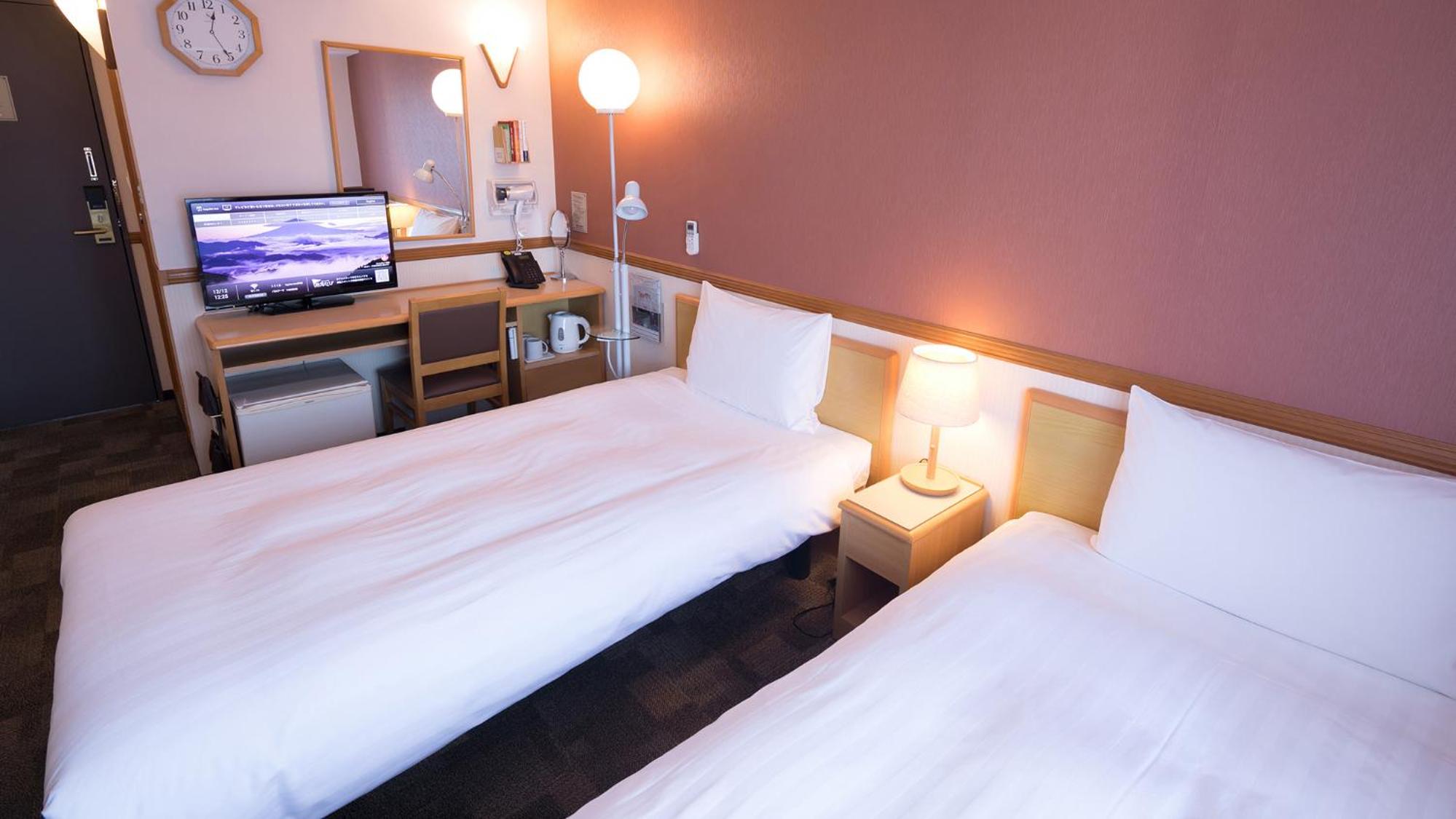 Twin Room - Non-Smoking - Photo 3