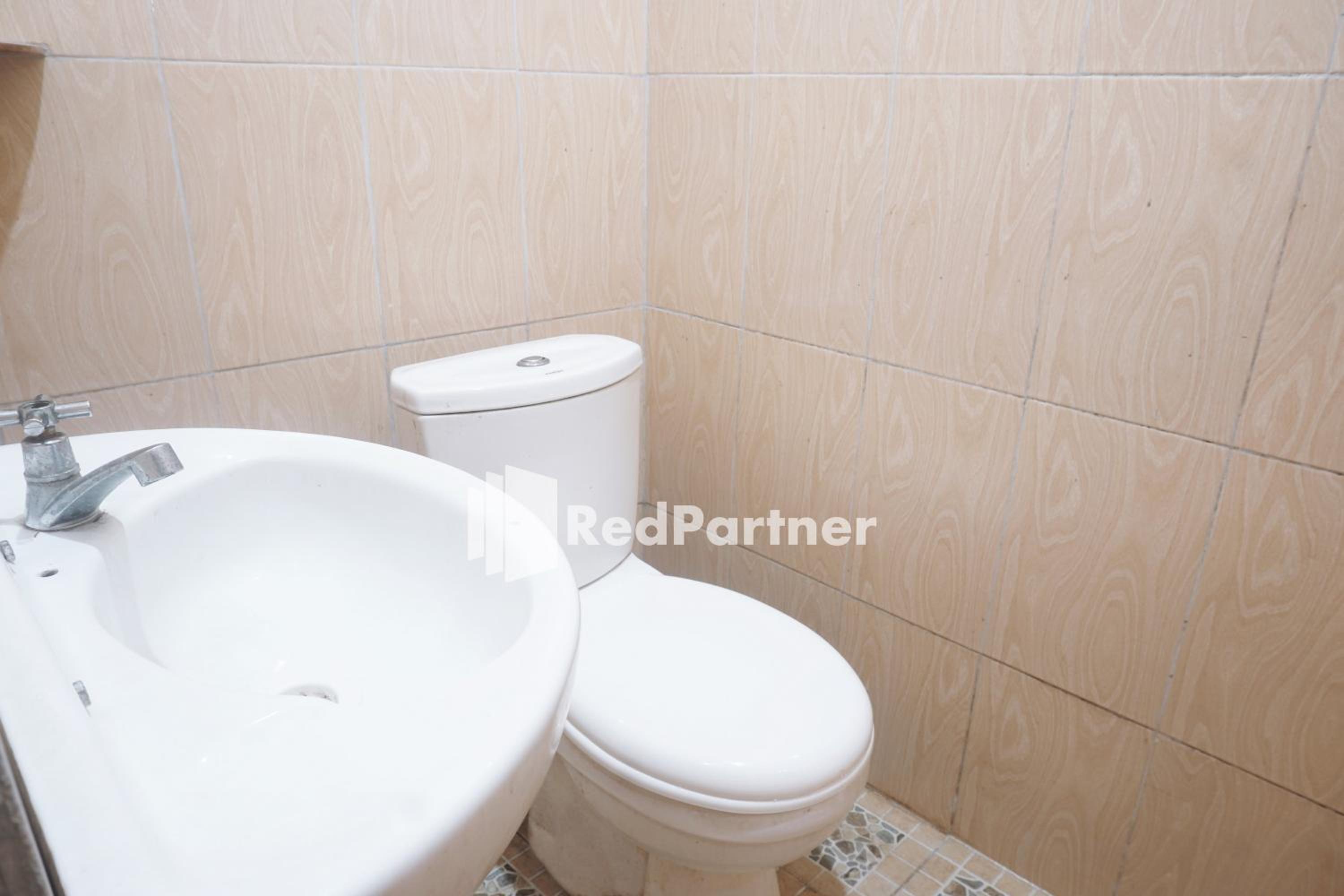 Standard Double Room - Photo 9