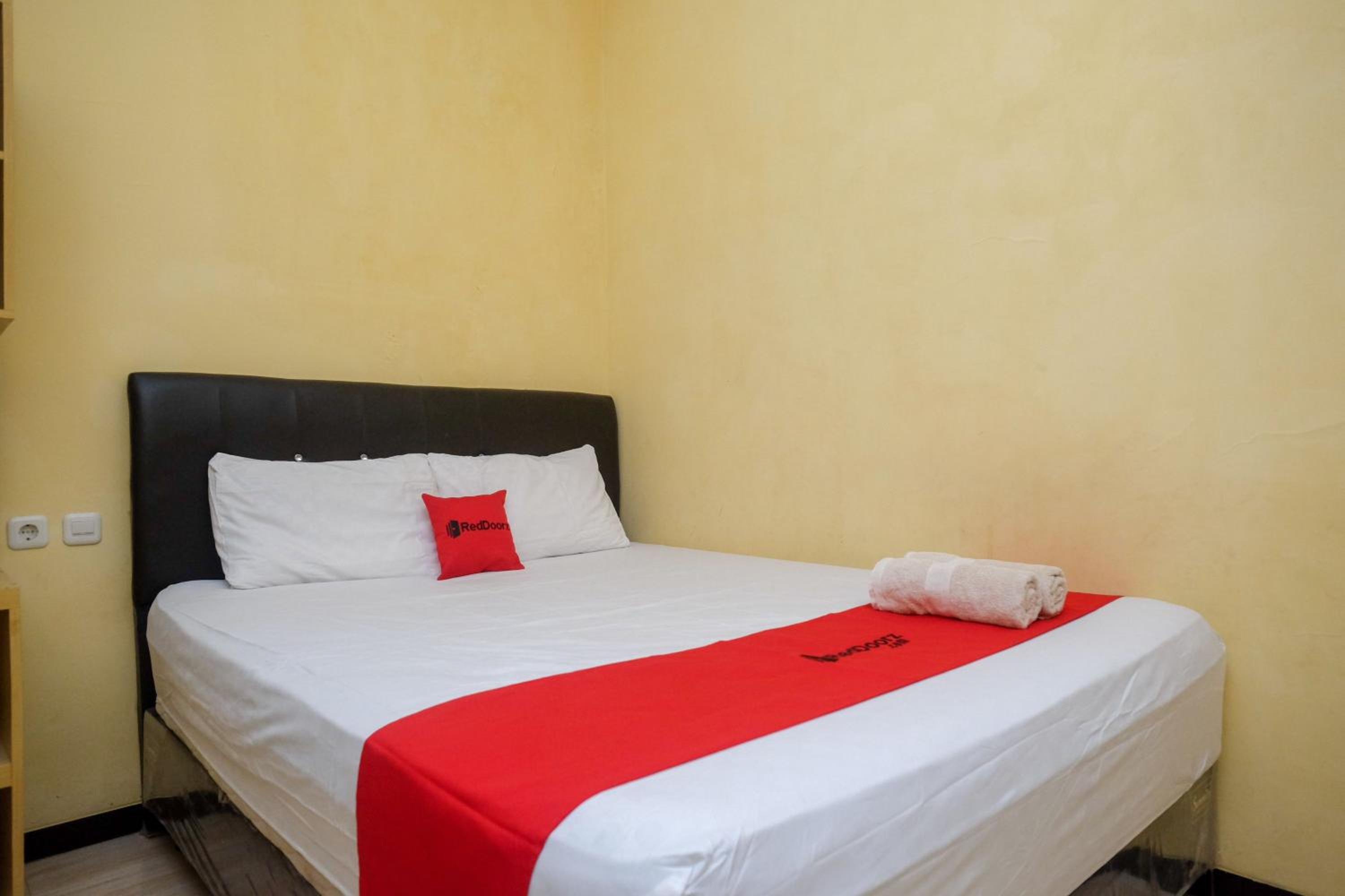 Deluxe Room - Photo 9