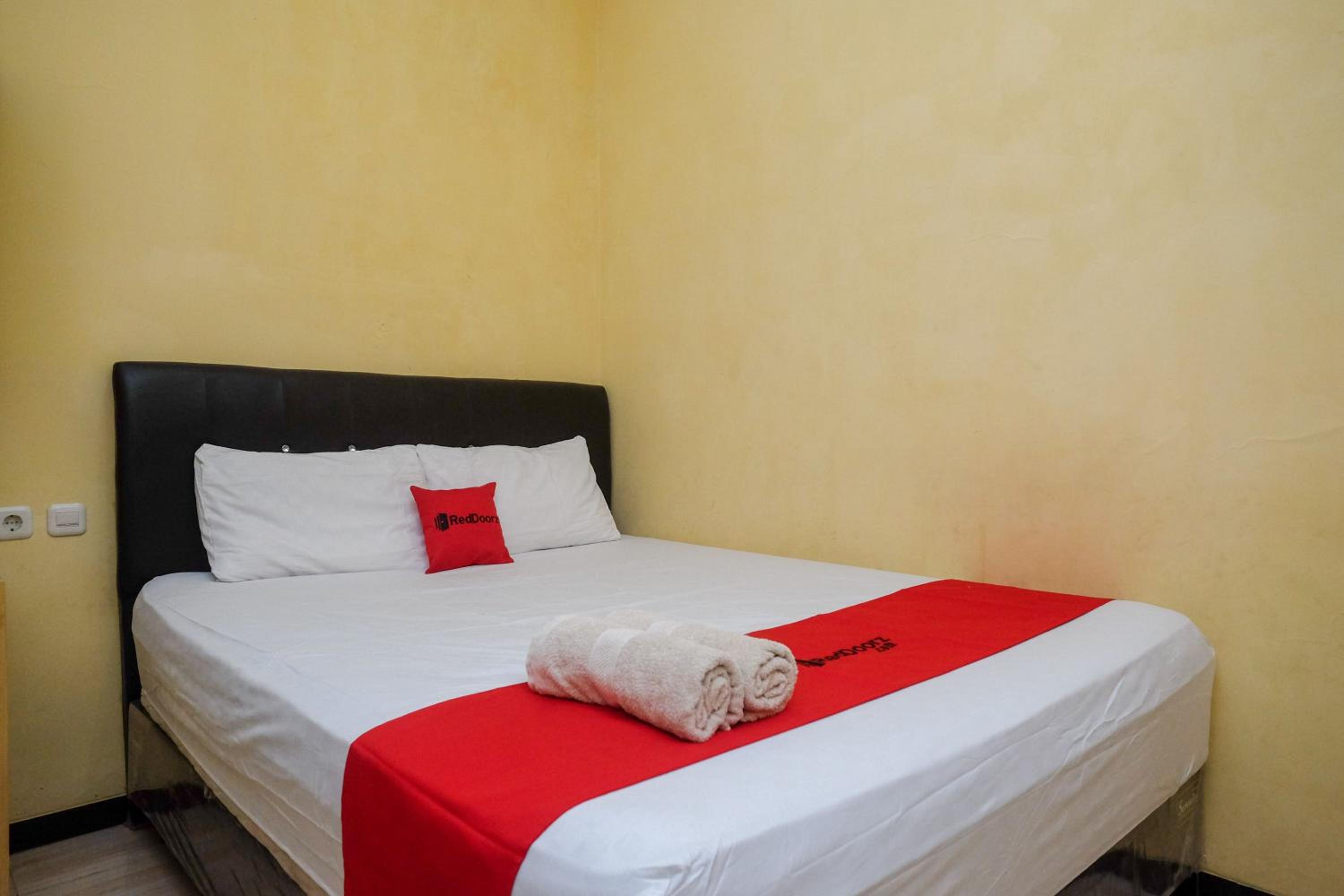Deluxe Room - Photo 7