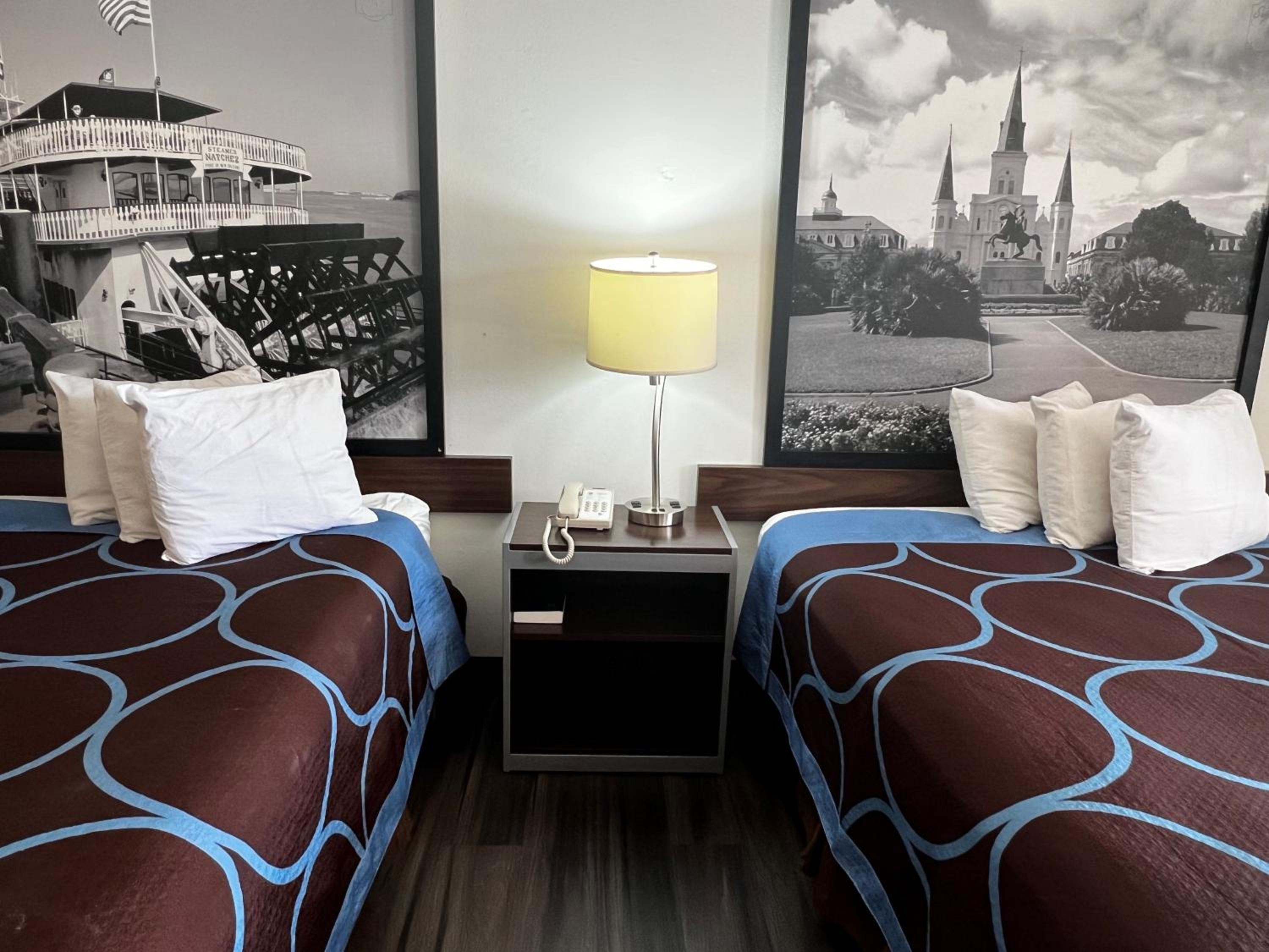 Queen Room with Two Queen Beds - Non-Smoking - Photo 3