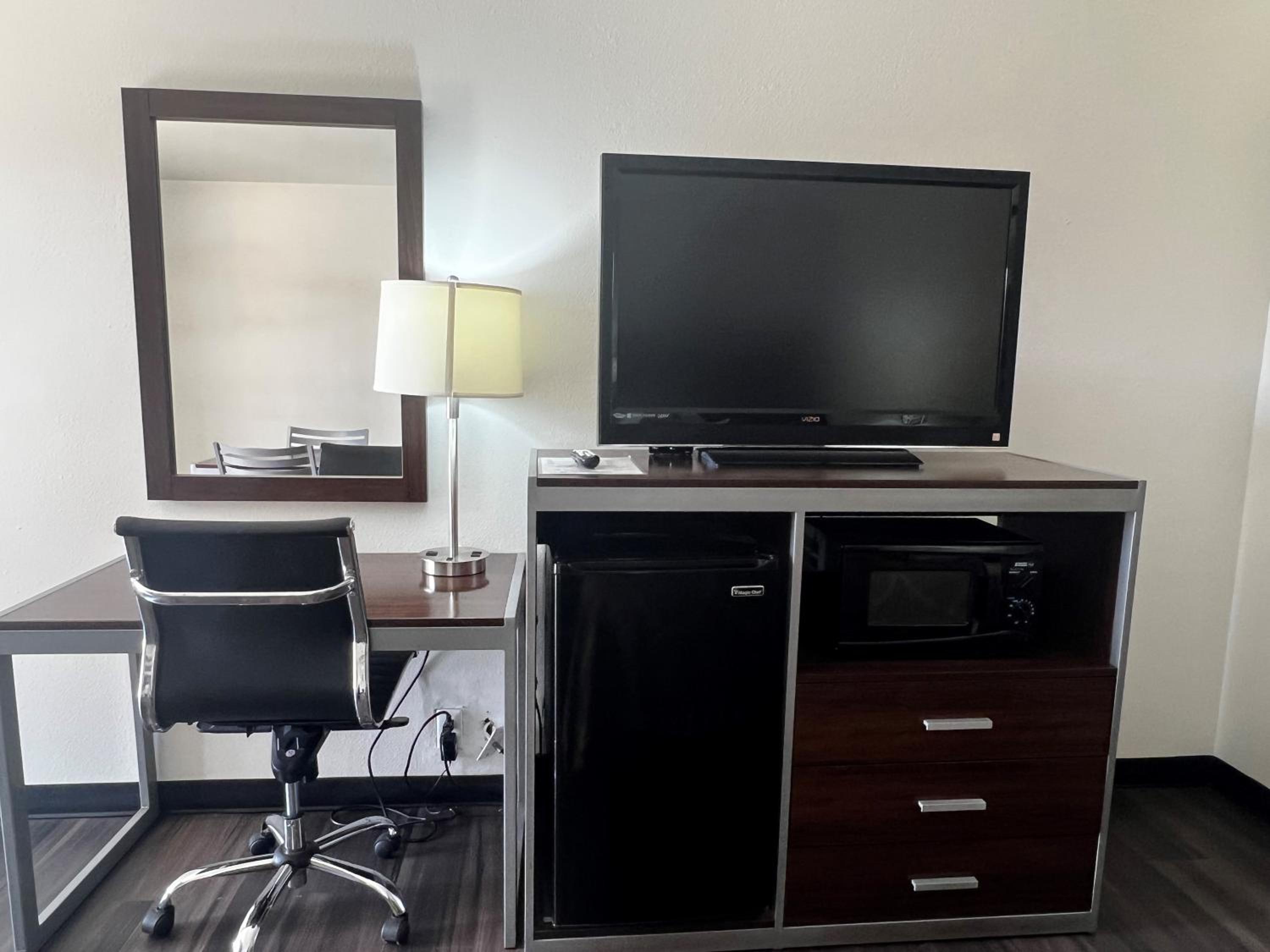 King Room - Non-Smoking - Photo 2