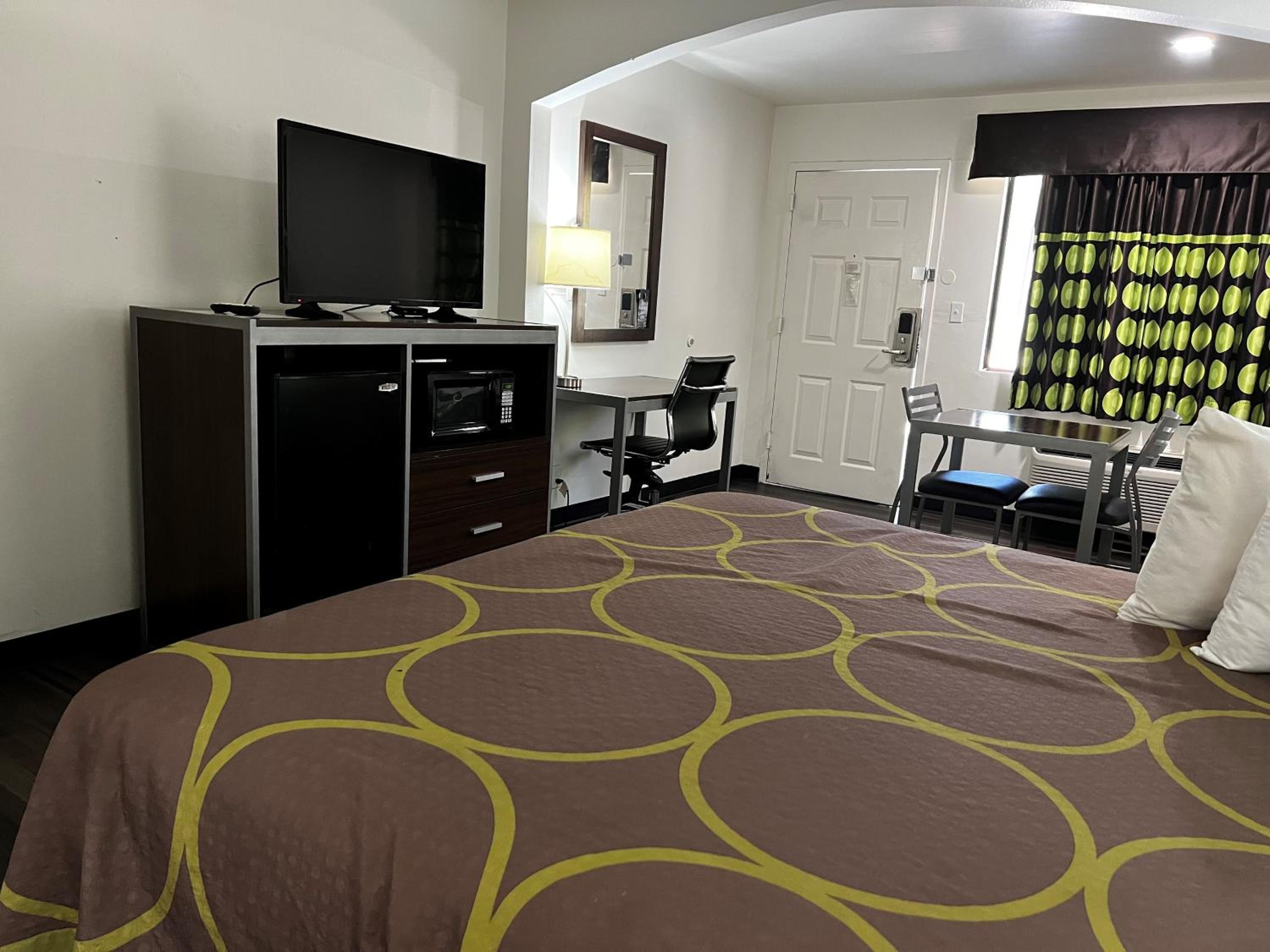 Deluxe King Room with Spa Bath- Non-Smoking - Photo 6