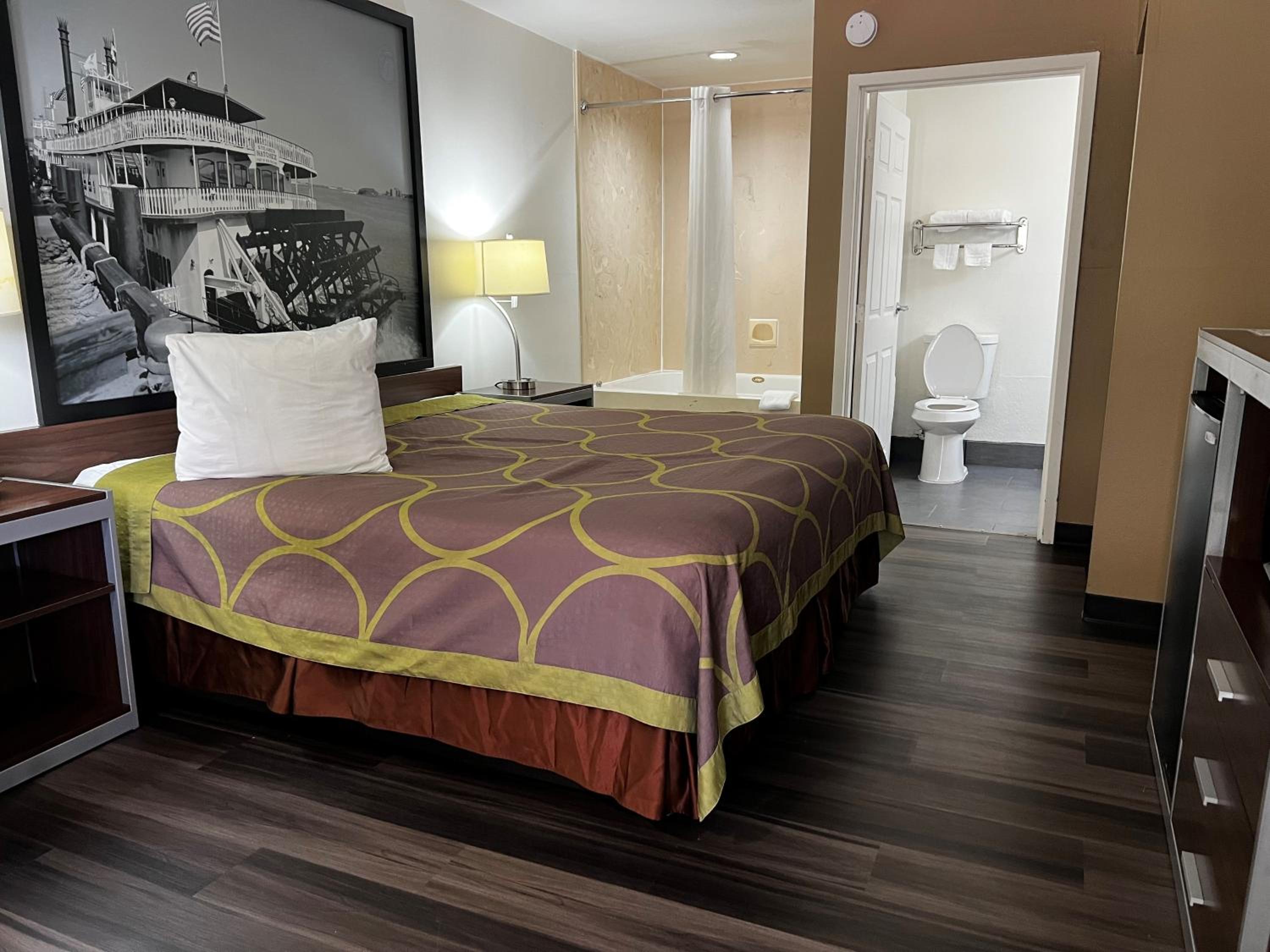 Deluxe King Room with Spa Bath- Non-Smoking - Photo 7