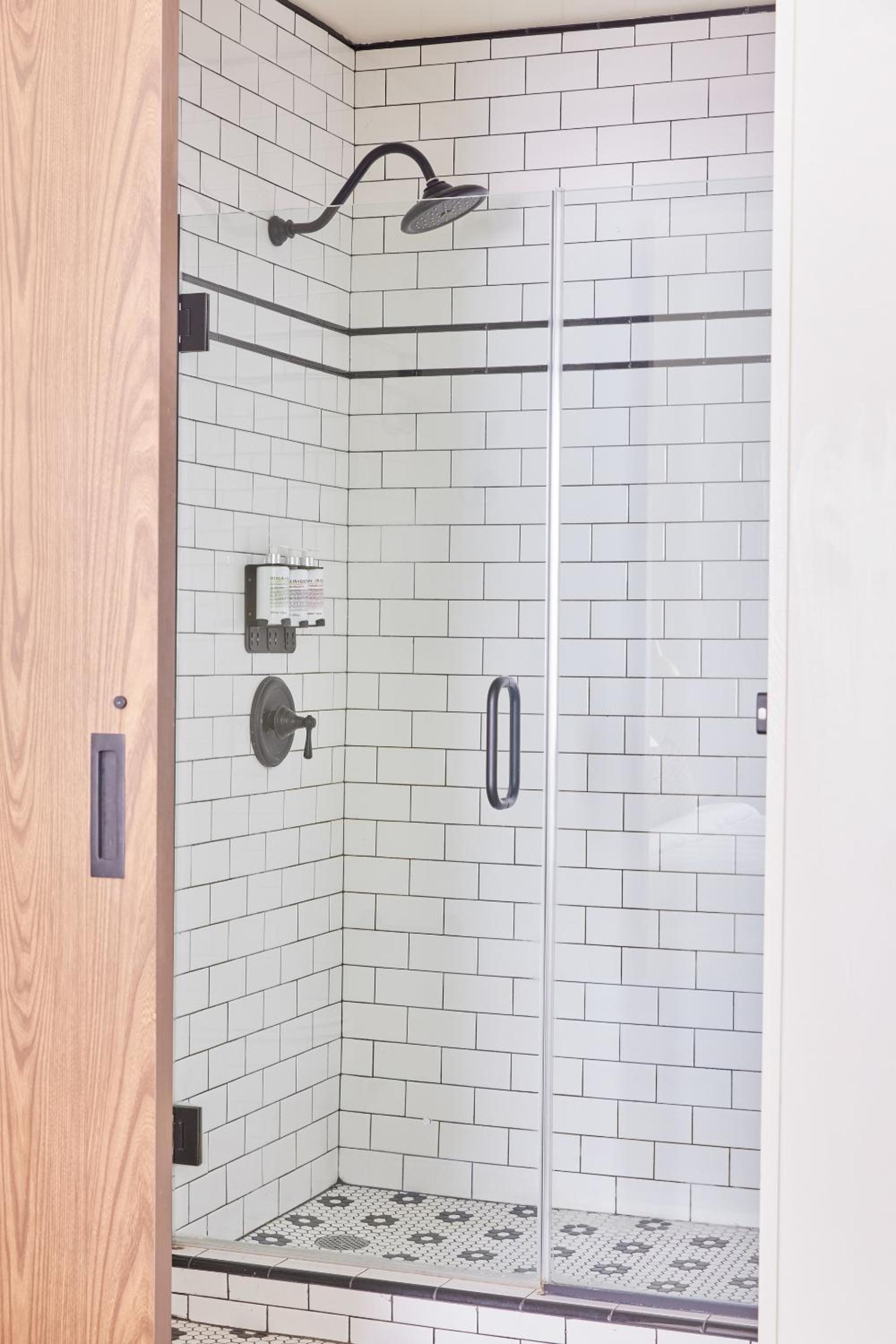 Superior Twin Room thumbnail 5